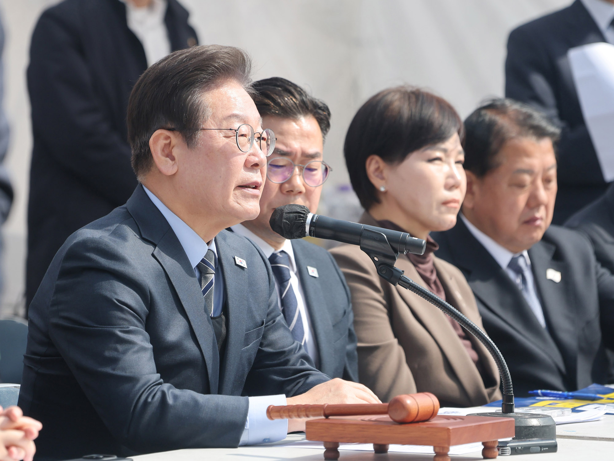 더불어민주당;천막당사;현판식