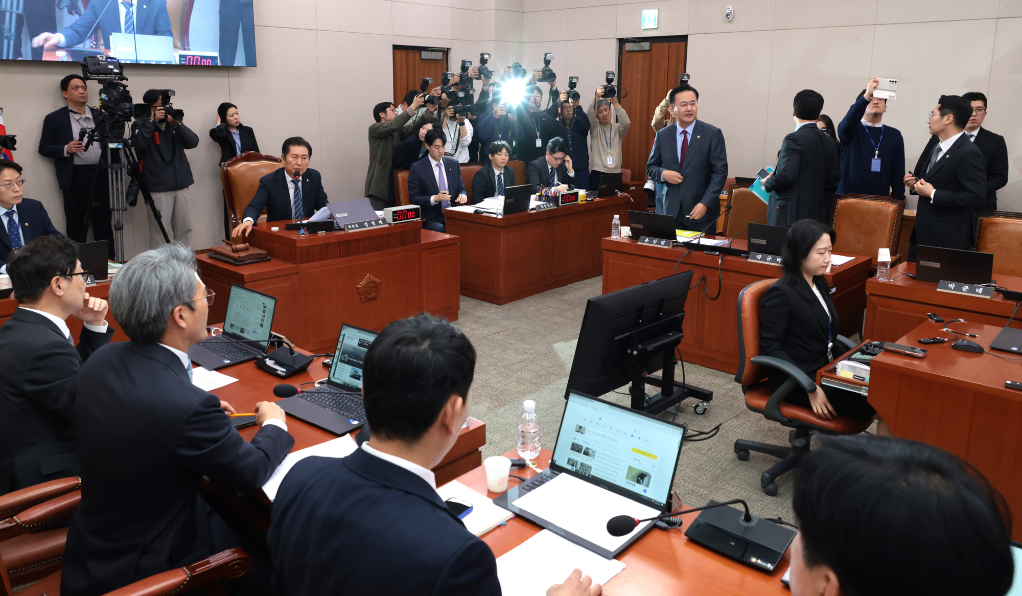 정치;국회;법제사법위원회;법사위;정청래;윤석열탄핵선고촉구결의안