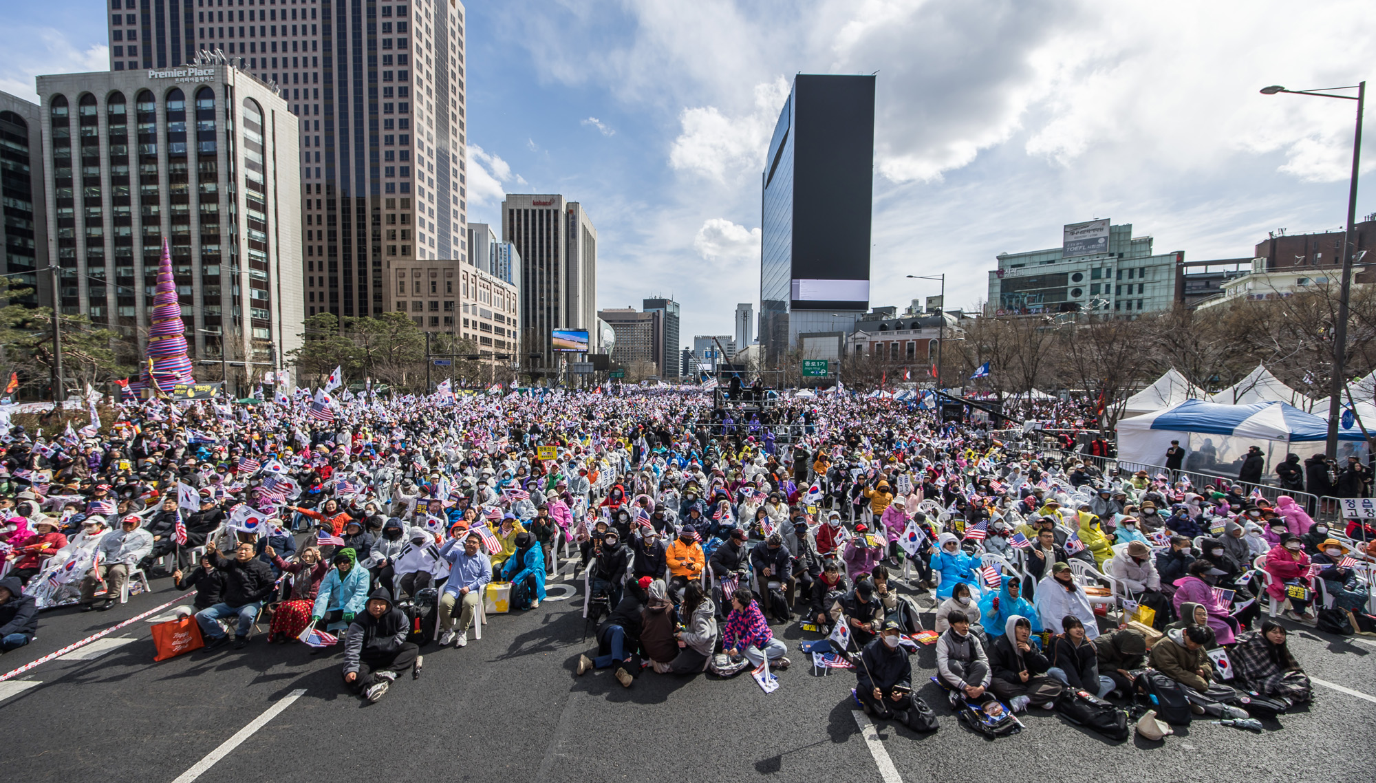 사회;집회;시위;윤석열탄핵반대집회;자유통일당;대한민국바로세우기운동본부;극우단체;사기탄핵반대집회;광화문국민대회