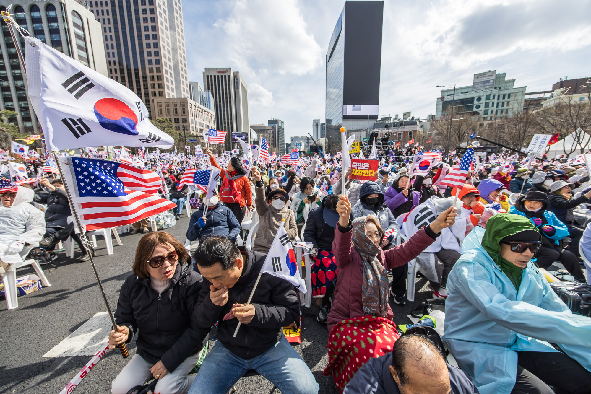 사회;집회;시위;윤석열탄핵반대집회;자유통일당;대한민국바로세우기운동본부;극우단체;사기탄핵반대집회;광화문국민대회