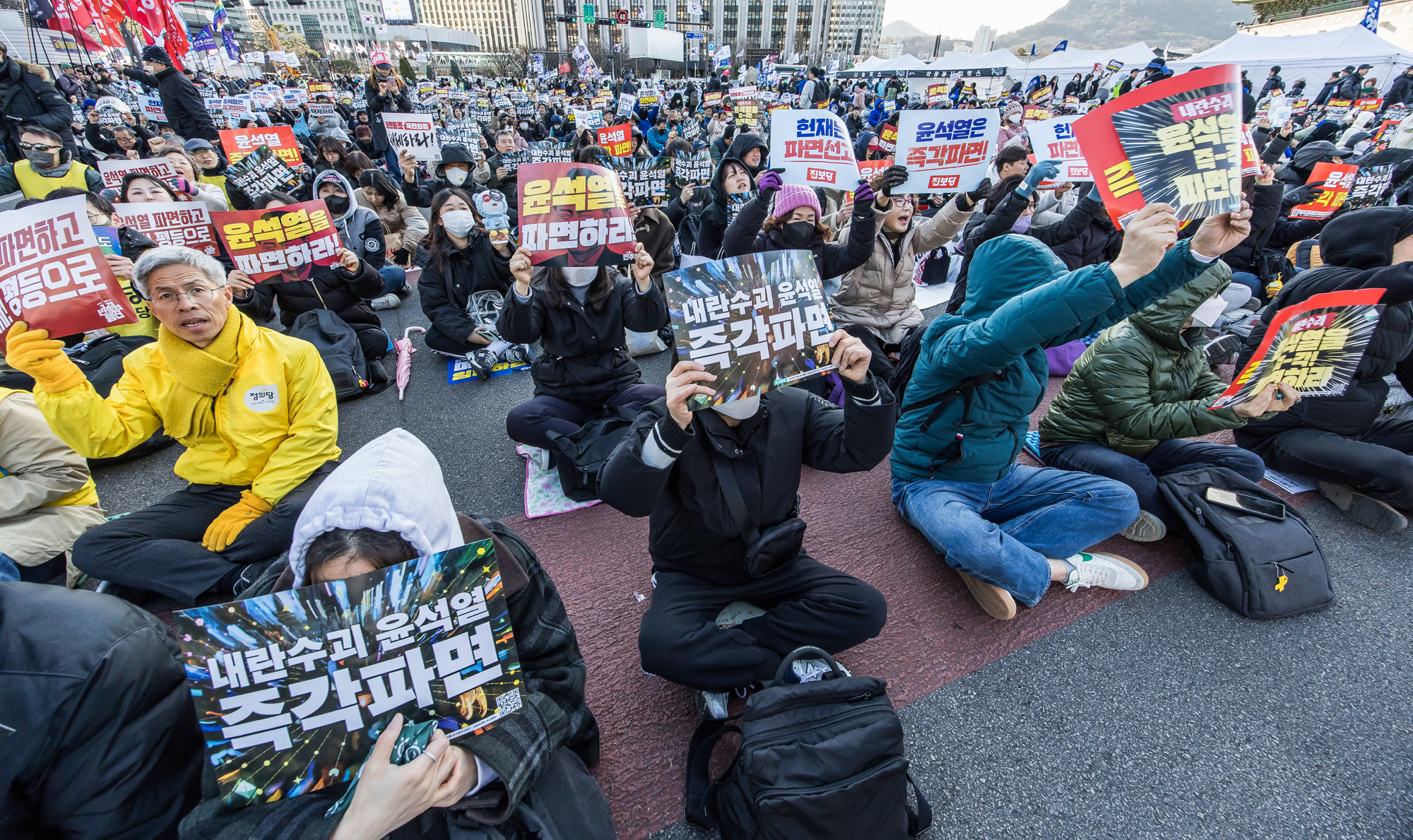 사회;집회;시위;윤석열탄핵찬성집회;윤석열파면촉구범국민대회;야5당공동집회;더불어민주당;조국혁신당;진보당;기본소득당;사회민주당