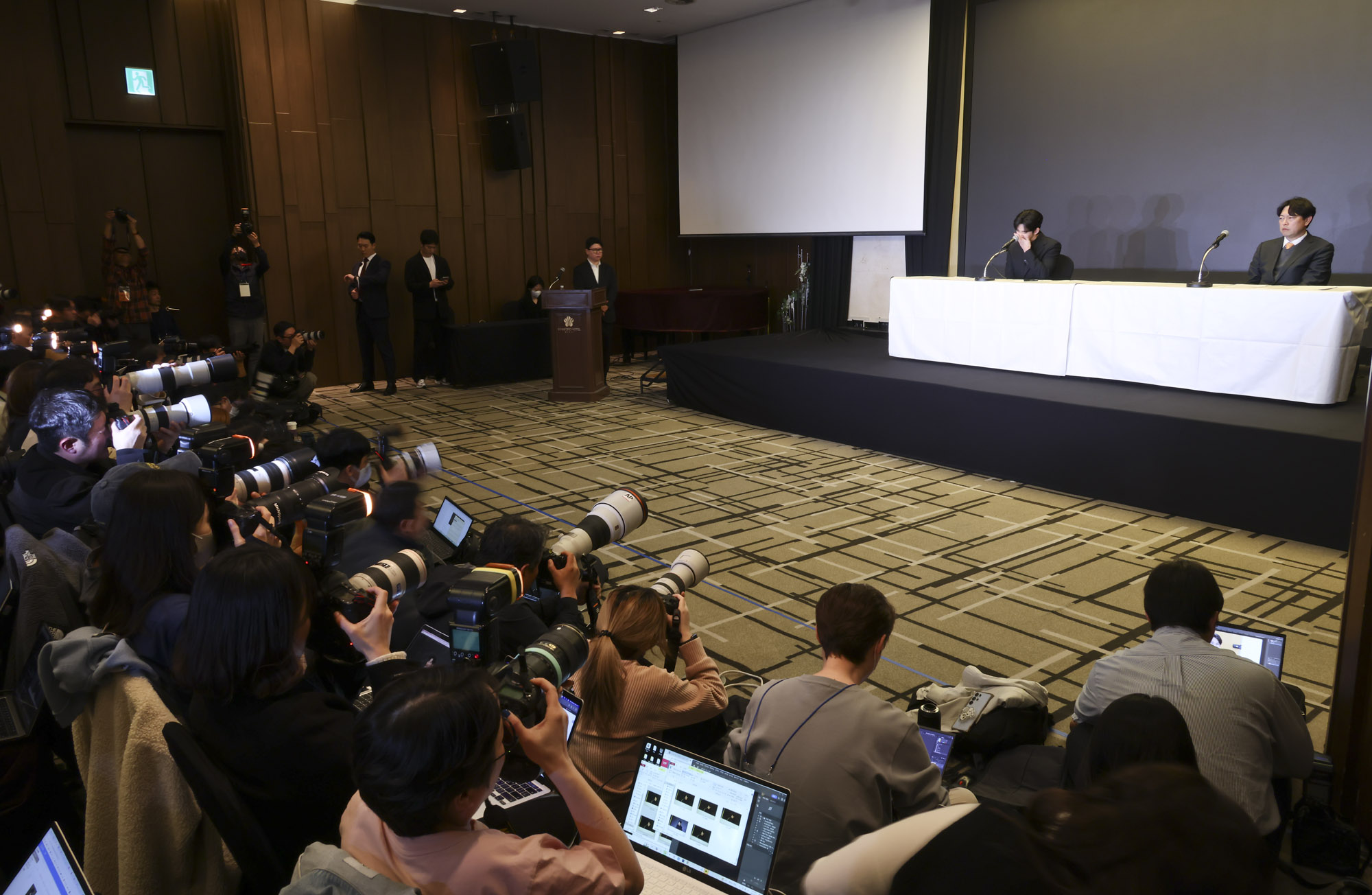 김수현;김수현김새론;김수현기자회견;김수현눈물;김수현가로세로;김수현가연세