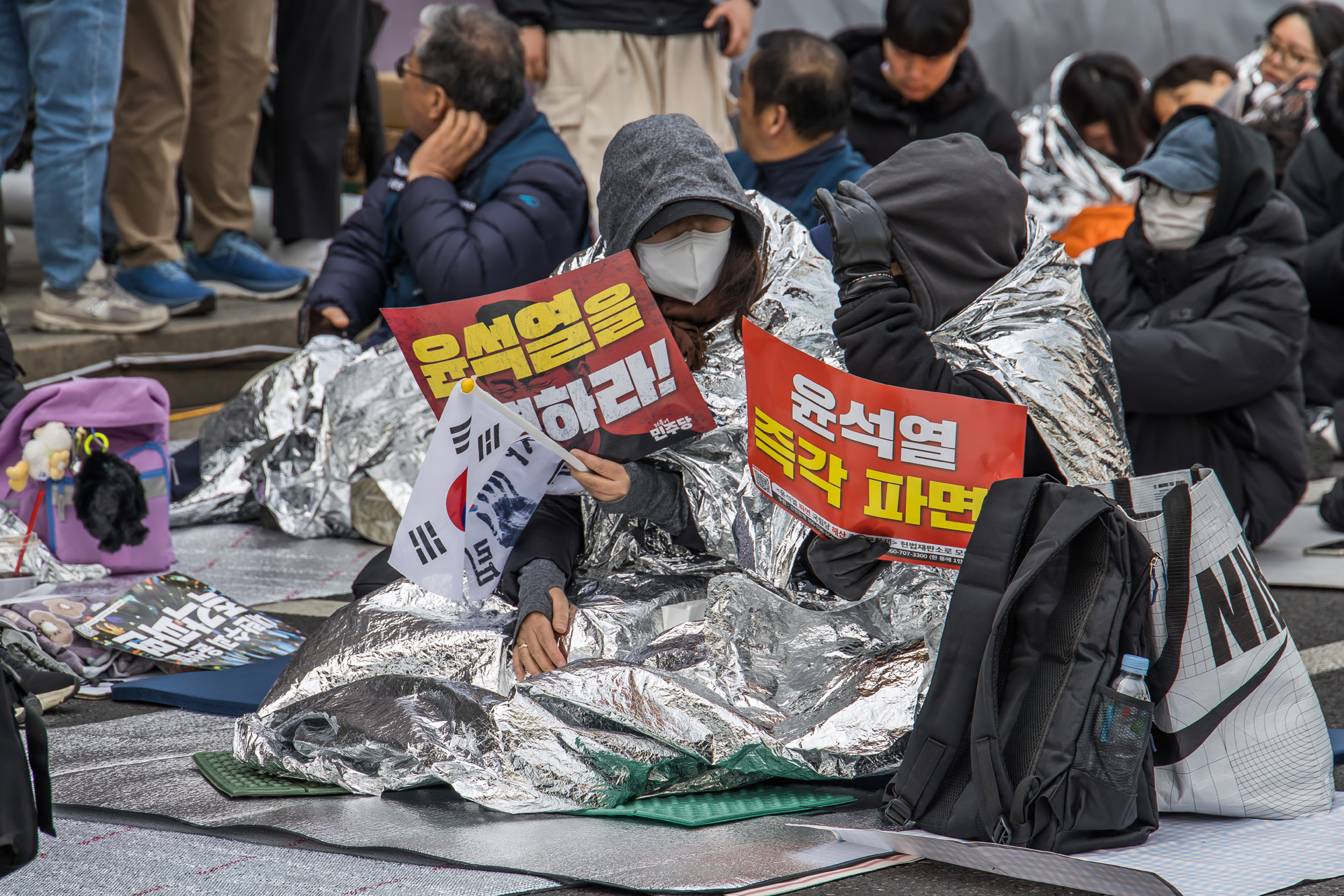 사회;헌재;헌법재판소;헌재탄핵선고;헌법재판소윤석열대통령탄핵심판선고;헌재주변스케치;헌재진공상태;헌재앞경찰버스차벽;안국역