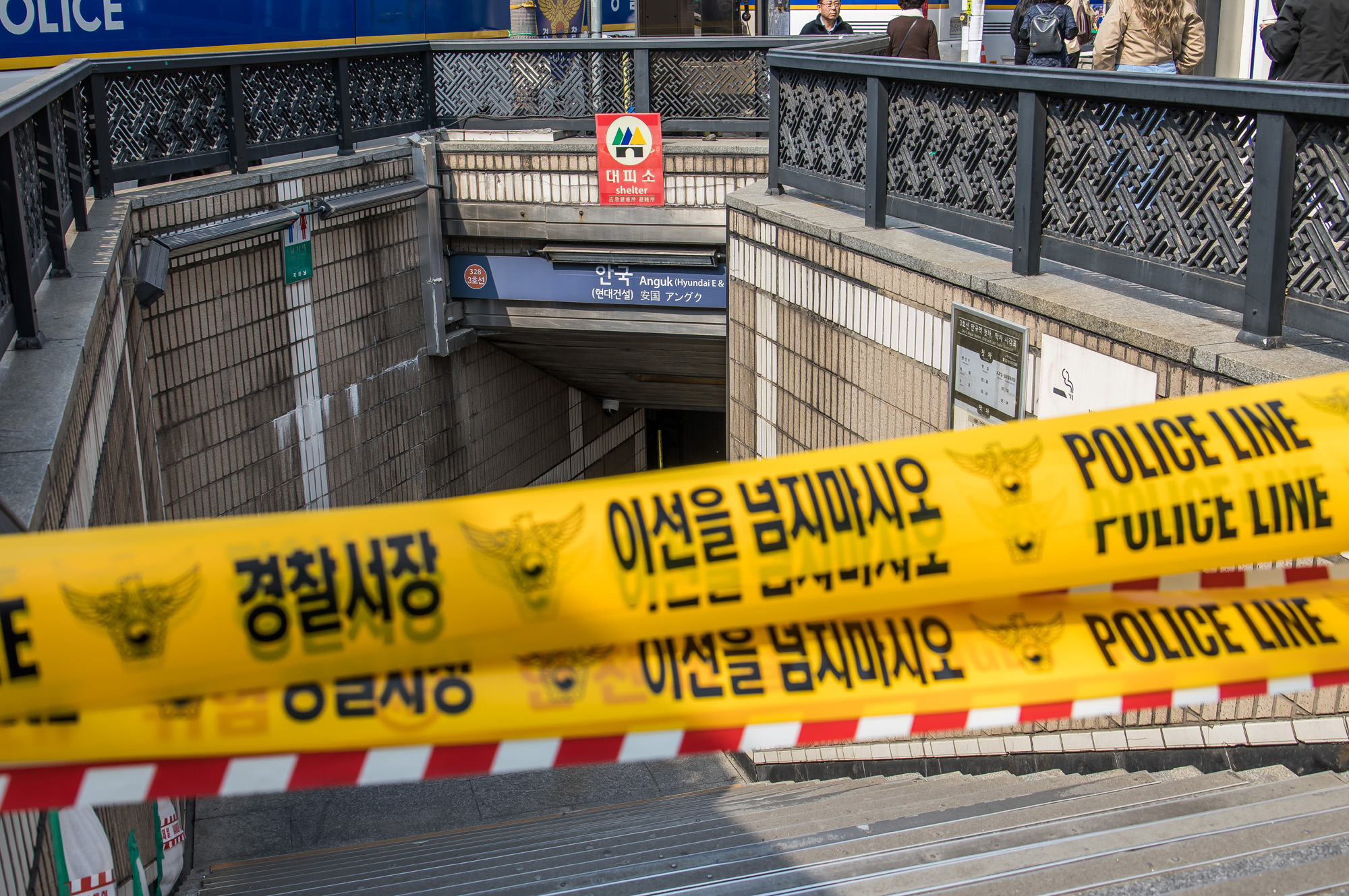 사회;헌재;헌법재판소;헌재탄핵선고;헌법재판소윤석열대통령탄핵심판선고;헌재주변스케치;헌재진공상태;헌재앞경찰버스차벽;안국역