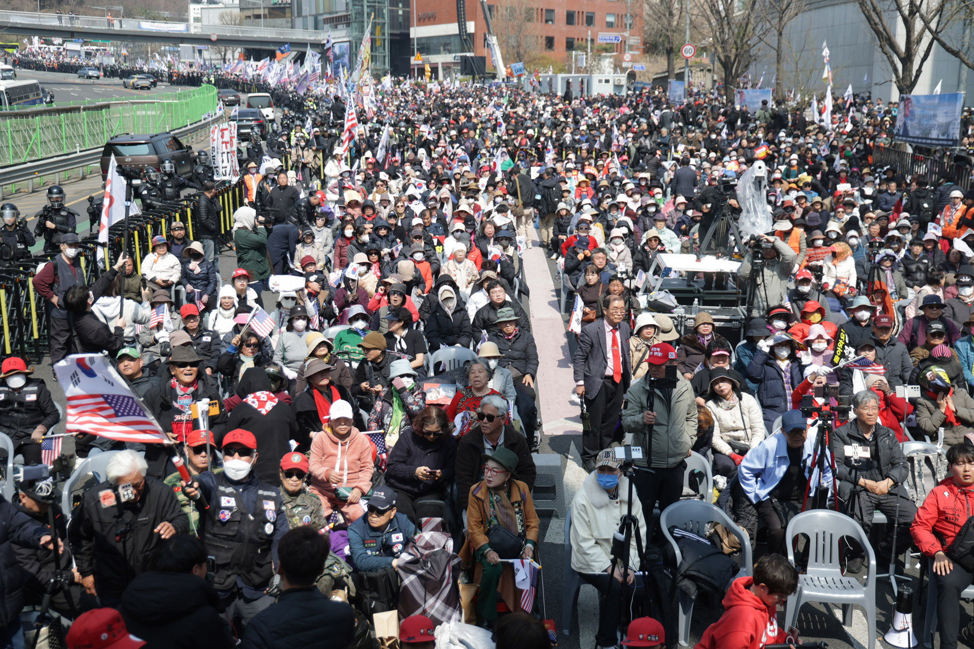 윤석열;윤석열탄핵;대통령탄핵;한남동탄핵;탄핵반대집회;윤대통령반대집회;탄핵반대;한남동집회;한남동탄핵