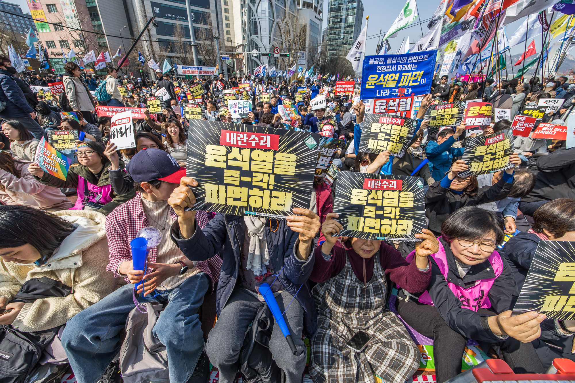 사회;집회;정치;윤석열대통령탄핵심판선고;헌법재판소;윤석열탄핵찬성집회;헌재앞탄핵찬성집회;윤석열대통령파면