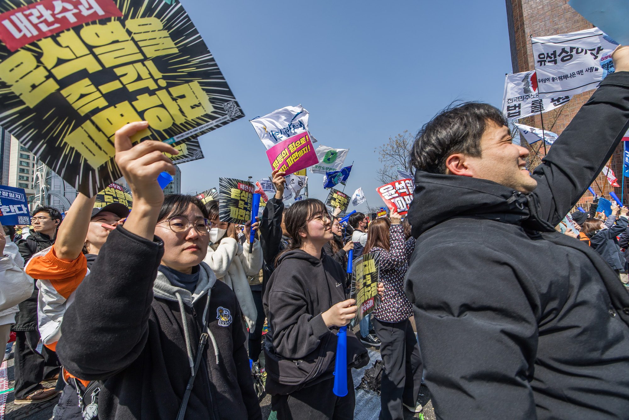 사회;집회;정치;윤석열대통령탄핵심판선고;헌법재판소;윤석열탄핵찬성집회;헌재앞탄핵찬성집회;윤석열대통령파면