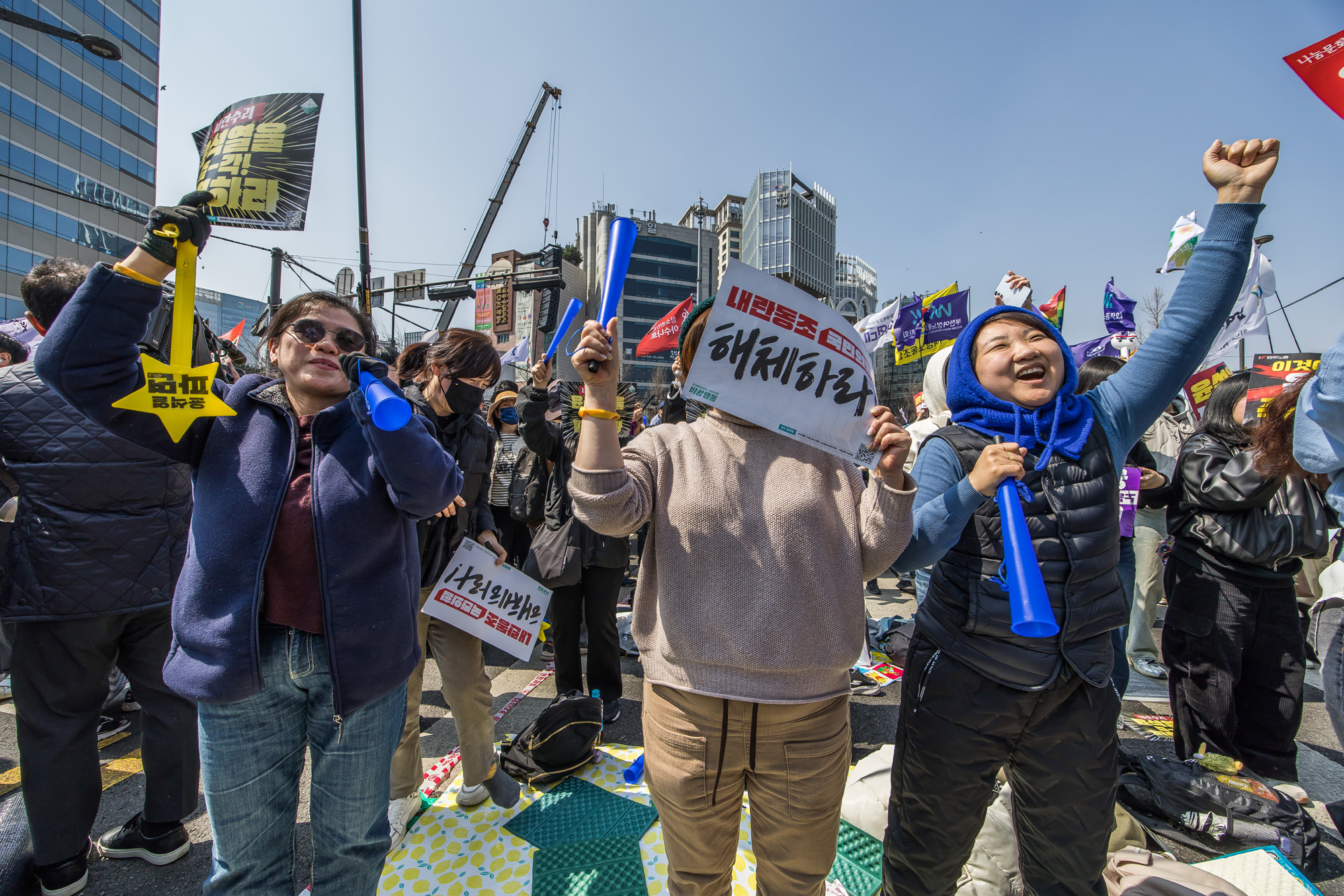사회;집회;정치;윤석열대통령탄핵심판선고;헌법재판소;윤석열탄핵찬성집회;헌재앞탄핵찬성집회;윤석열대통령파면