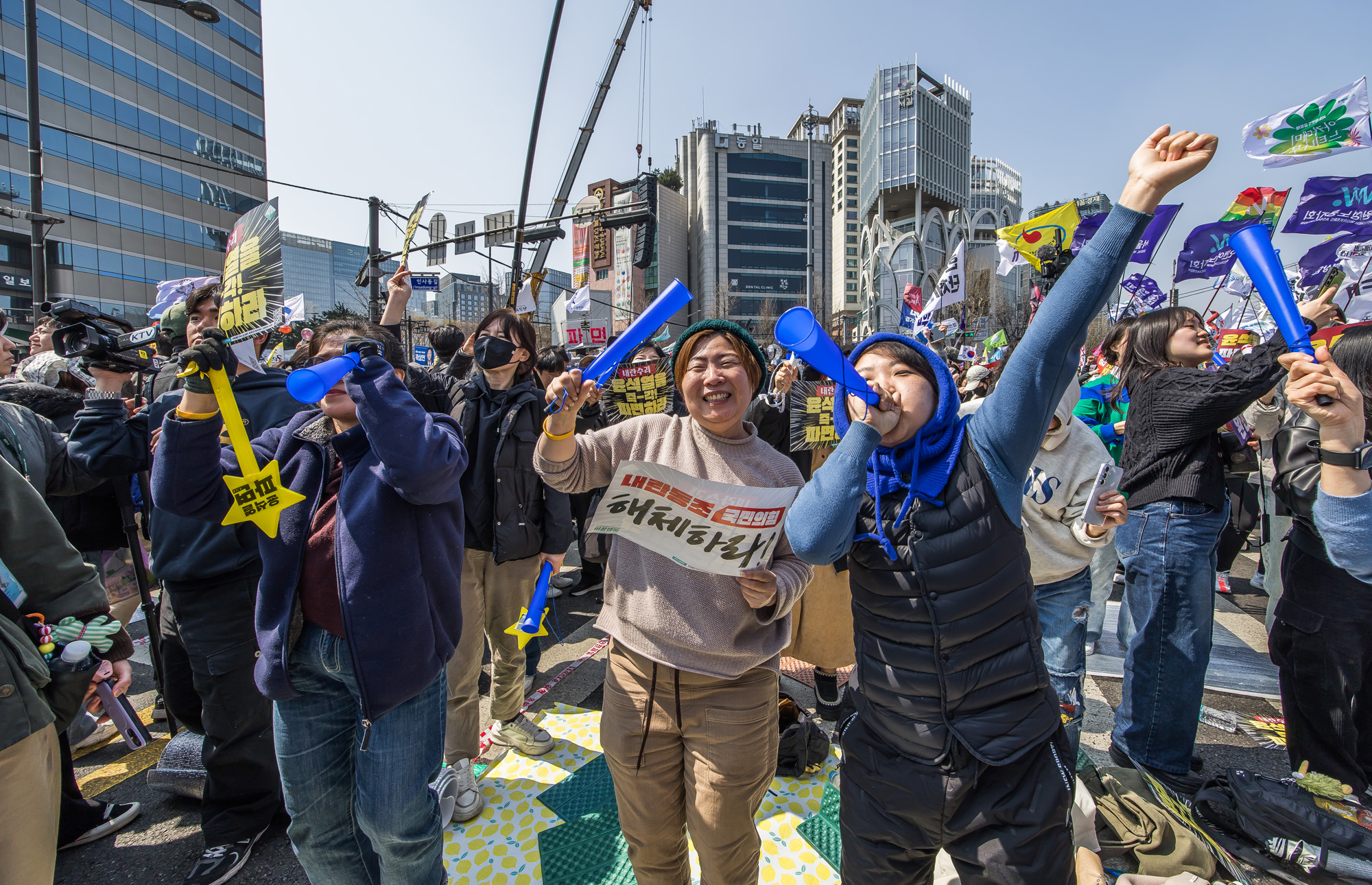사회;집회;정치;윤석열대통령탄핵심판선고;헌법재판소;윤석열탄핵찬성집회;헌재앞탄핵찬성집회;윤석열대통령파면
