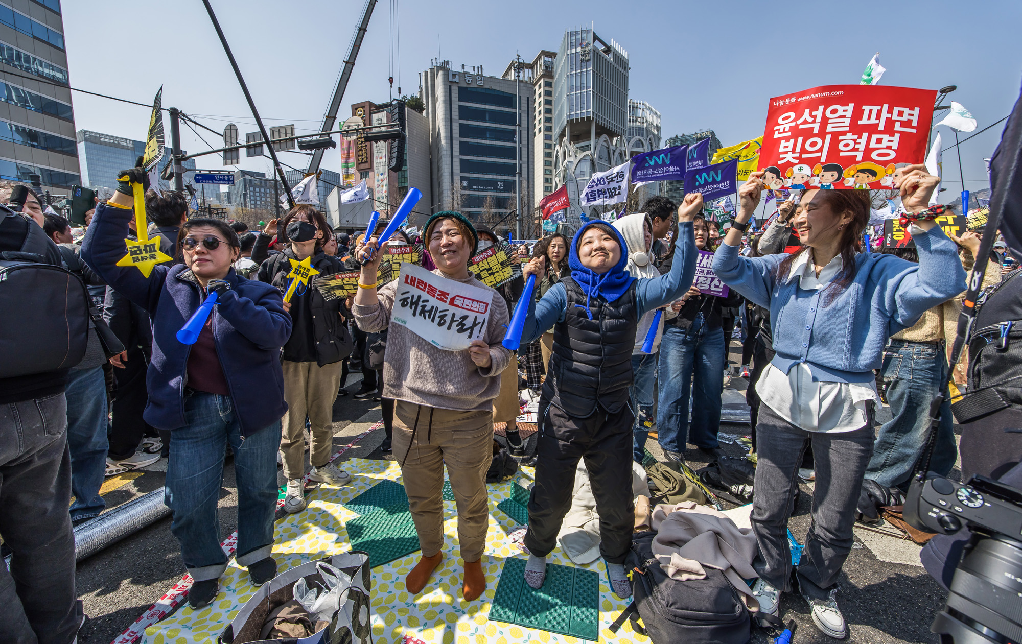 사회;집회;정치;윤석열대통령탄핵심판선고;헌법재판소;윤석열탄핵찬성집회;헌재앞탄핵찬성집회;윤석열대통령파면