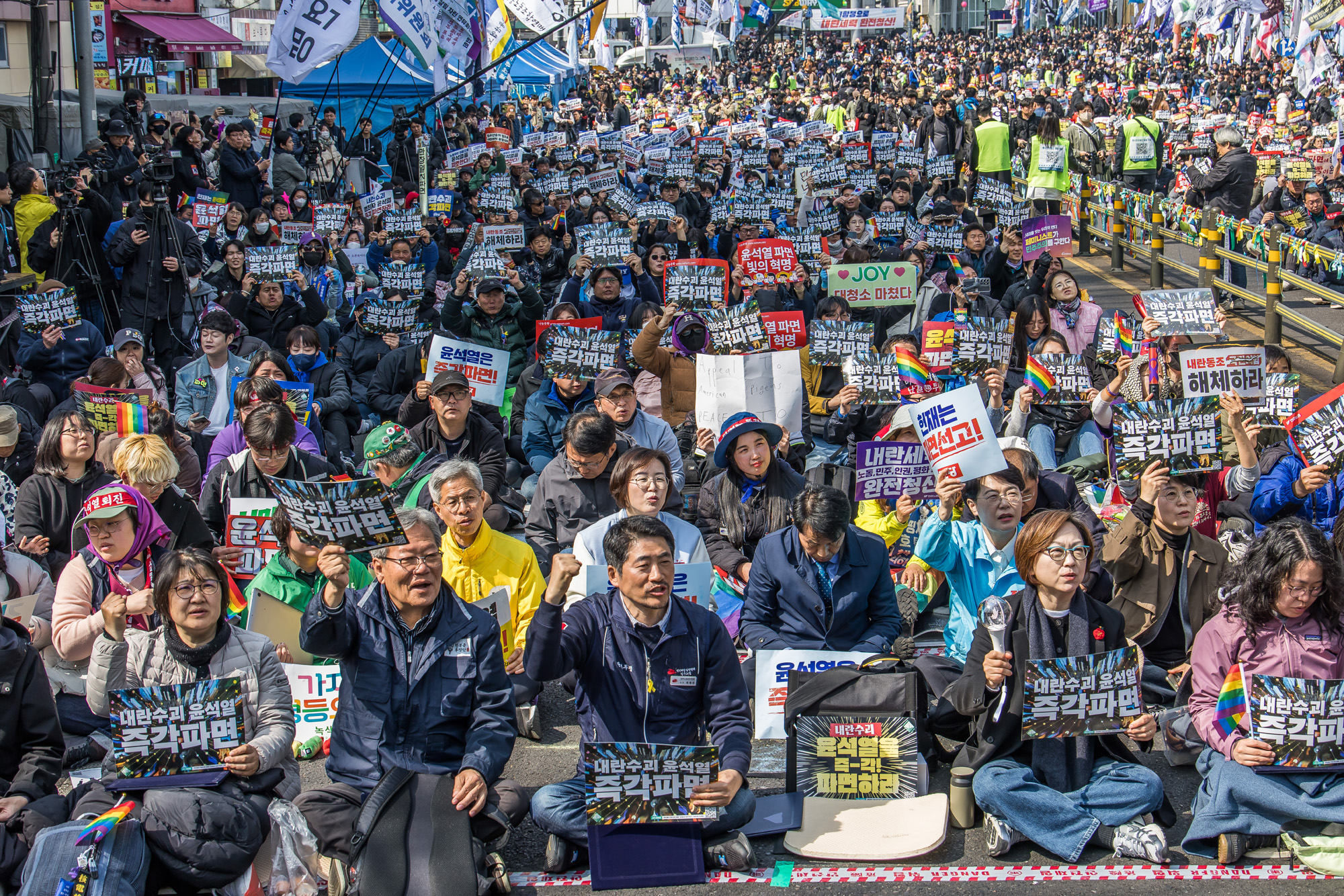 사회;집회;정치;윤석열대통령탄핵심판선고;헌법재판소;윤석열탄핵찬성집회;헌재앞탄핵찬성집회;윤석열대통령파면