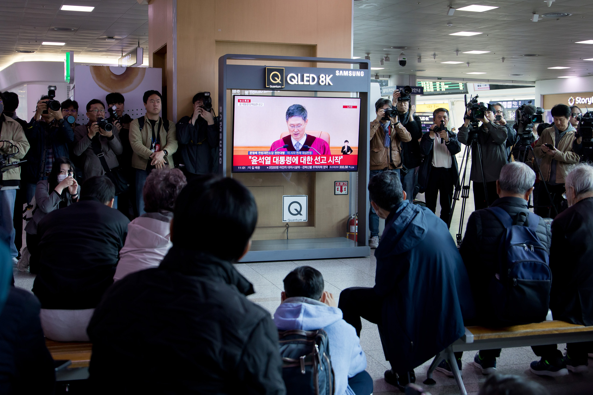 정치;헌법재판소;탄핵소추;서울역