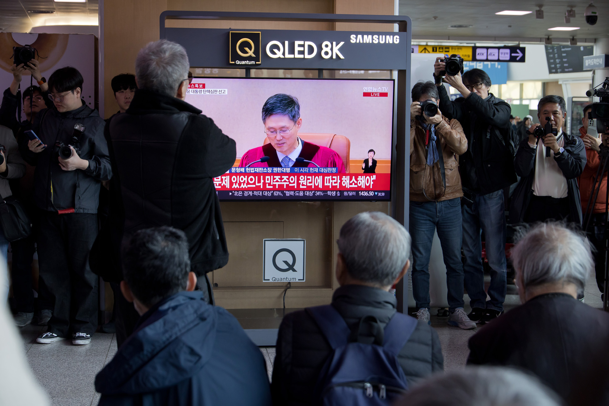 정치;헌법재판소;탄핵소추;서울역