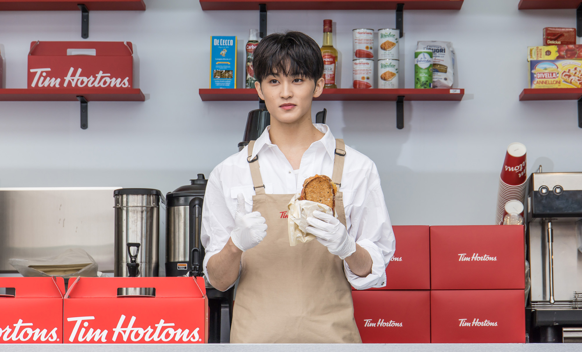 경제;연예;카페;커피전문점;캐나다커피전문점;팀홀튼;TimHortons;엔시티;NCT;엔시티마크;가수;아이돌그룹;팀스키친