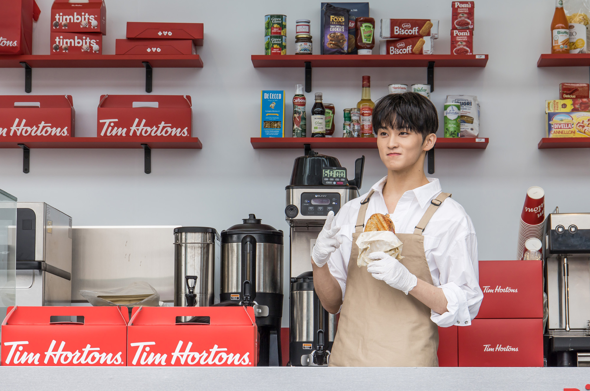 경제;연예;카페;커피전문점;캐나다커피전문점;팀홀튼;TimHortons;엔시티;NCT;엔시티마크;가수;아이돌그룹;팀스키친