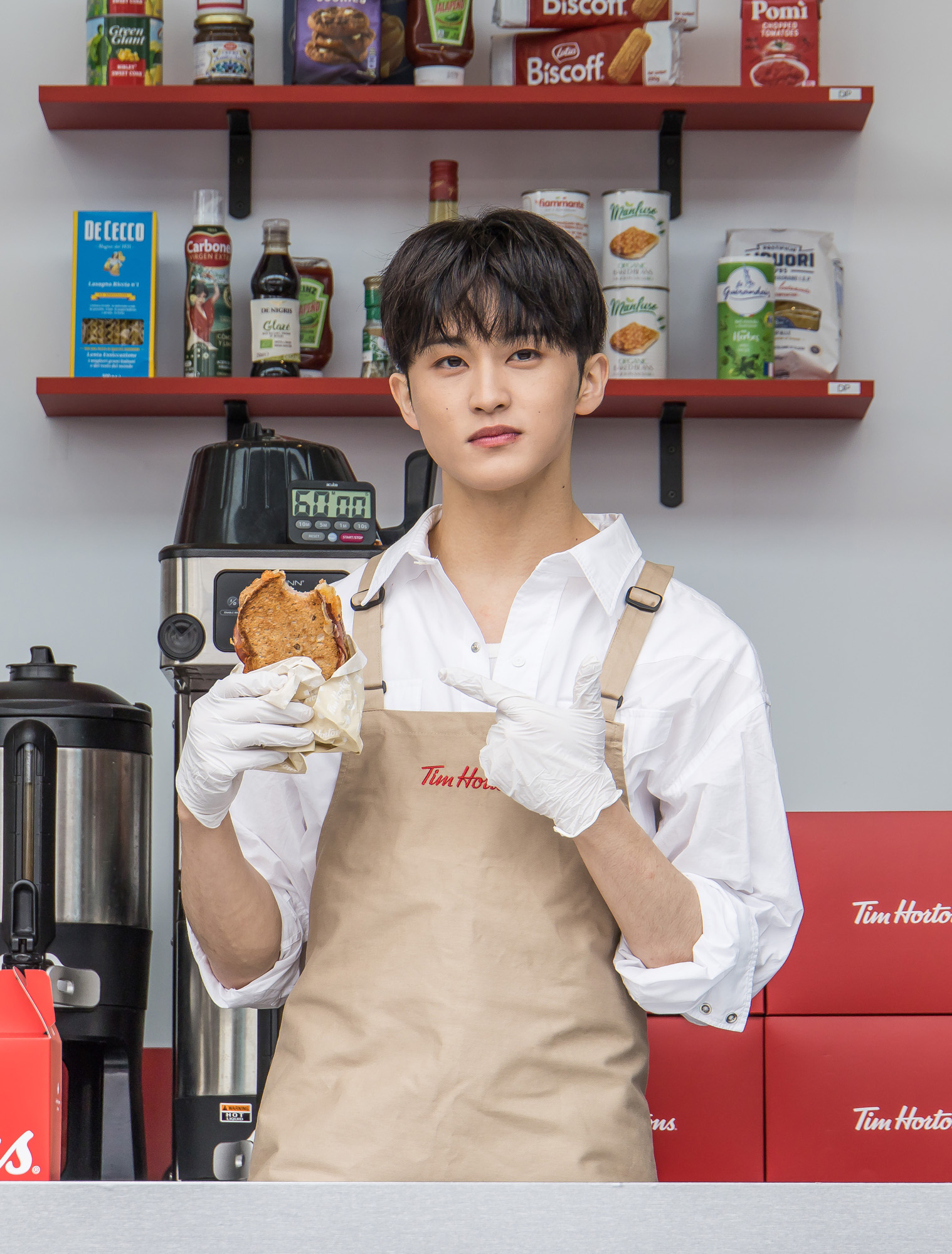 경제;연예;카페;커피전문점;캐나다커피전문점;팀홀튼;TimHortons;엔시티;NCT;엔시티마크;가수;아이돌그룹;팀스키친
