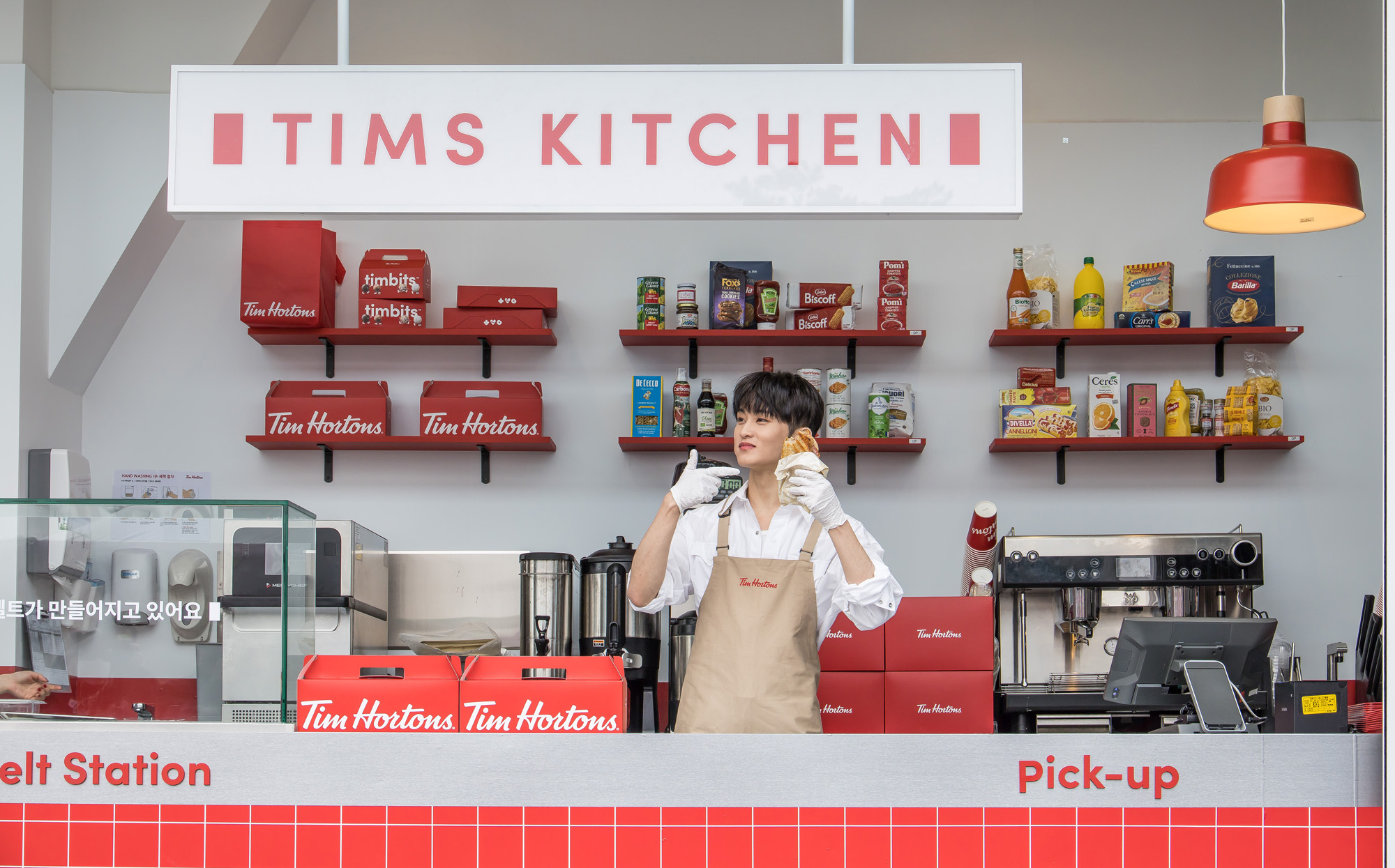 경제;연예;카페;커피전문점;캐나다커피전문점;팀홀튼;TimHortons;엔시티;NCT;엔시티마크;가수;아이돌그룹;팀스키친