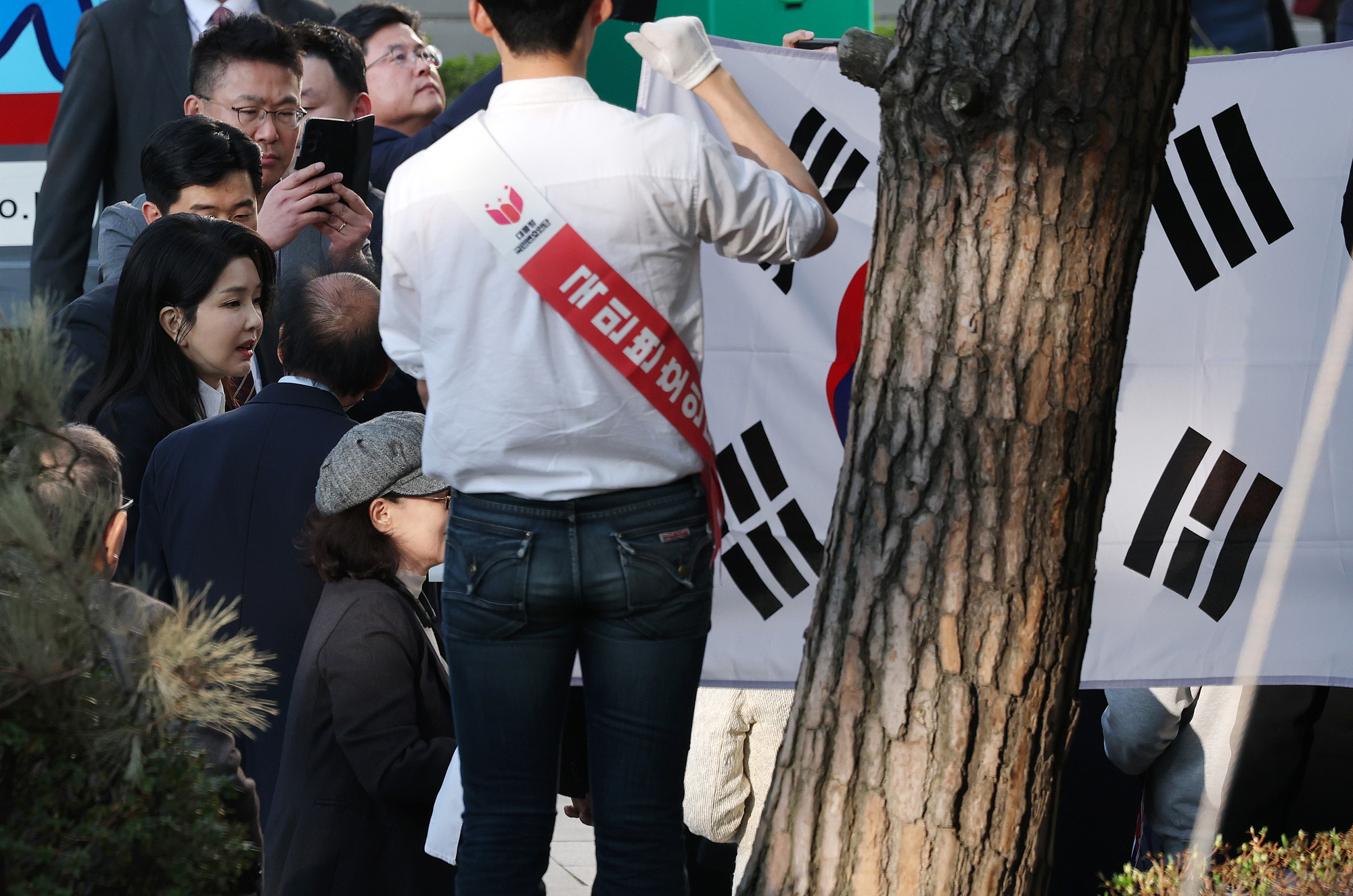 윤석열 탄핵 퇴거 아크로비스타