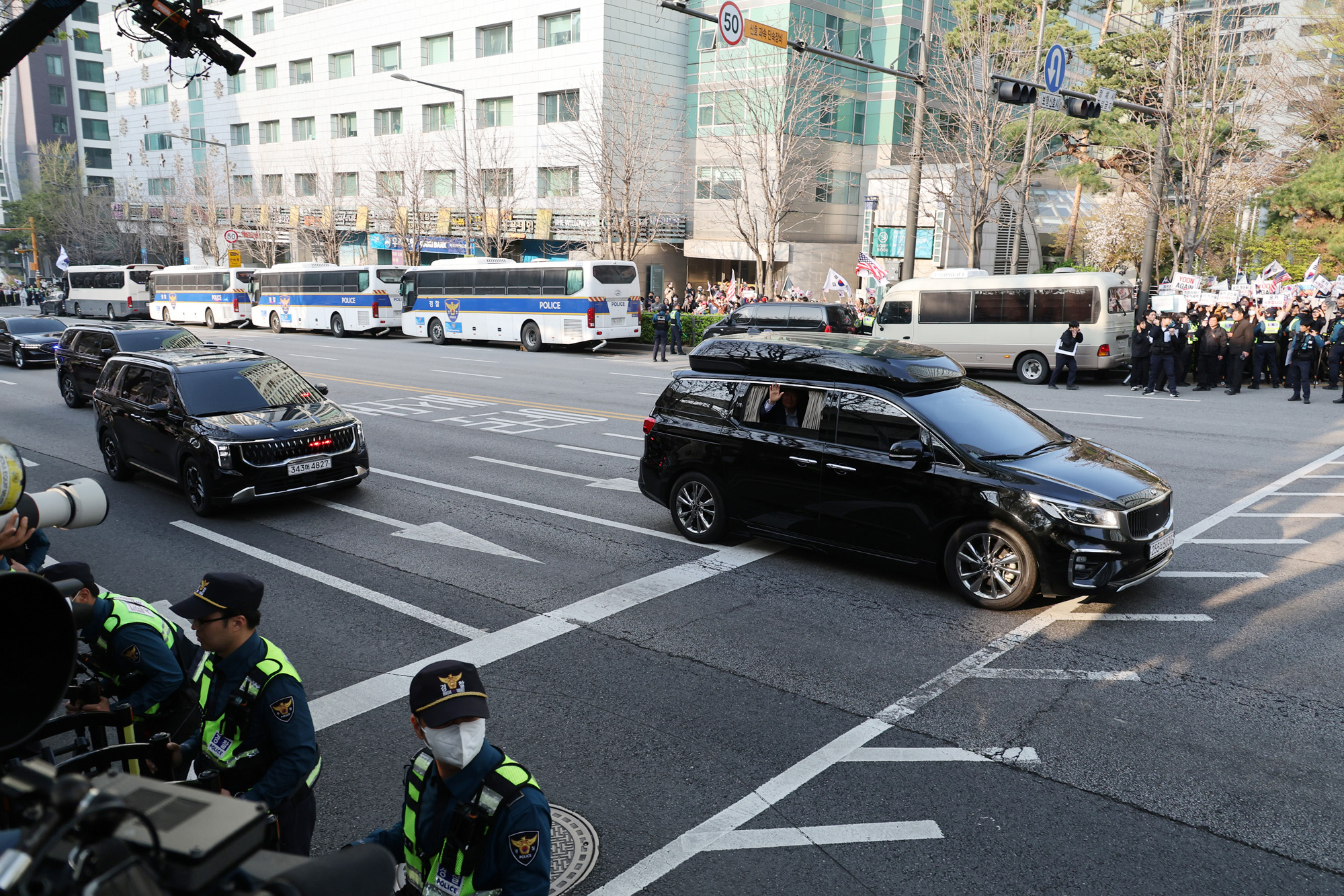 윤석열 탄핵 퇴거 아크로비스타