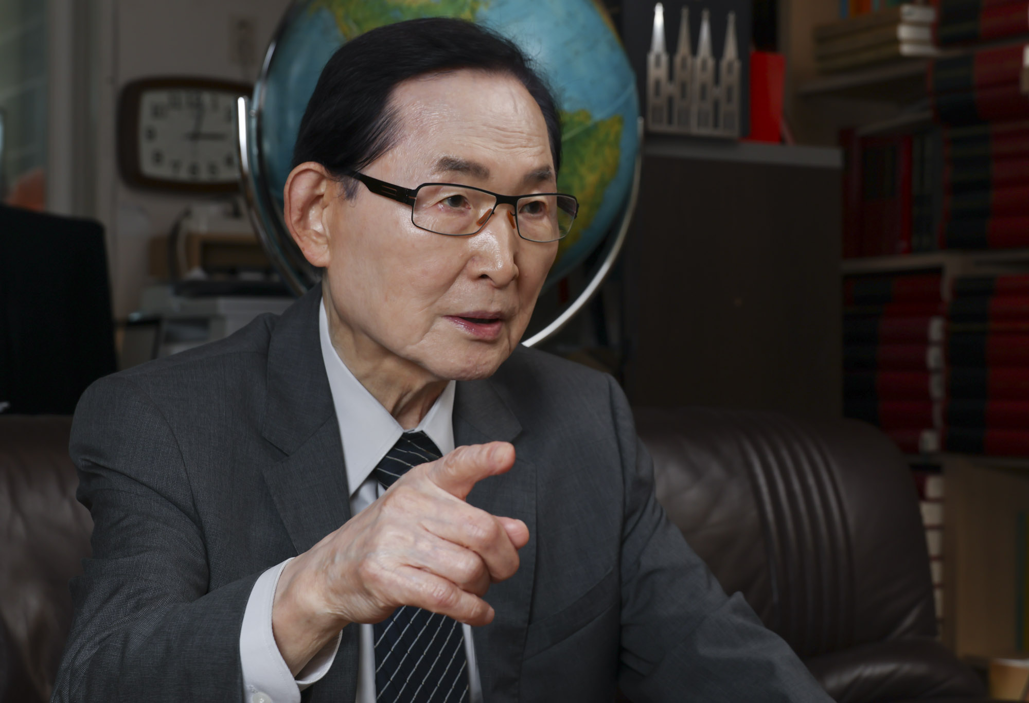 허영교수;허영경희대교수;허영법학전문대;허영법학학자;허영법;허영석좌교수