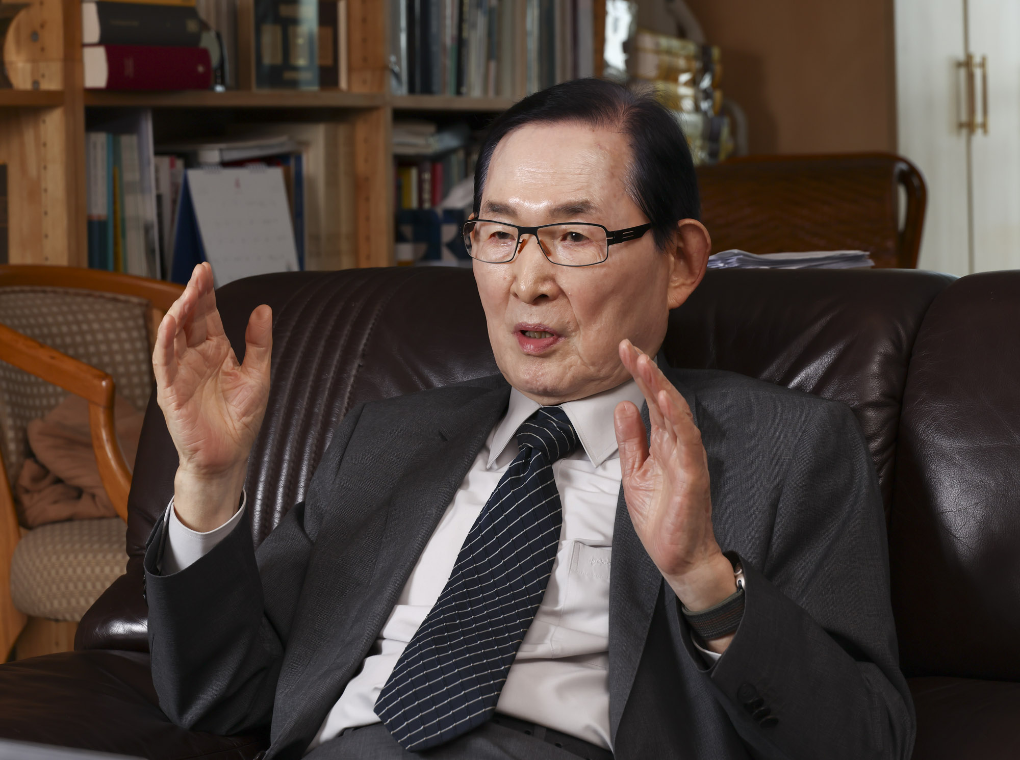 허영교수;허영경희대교수;허영법학전문대;허영법학학자;허영법;허영석좌교수