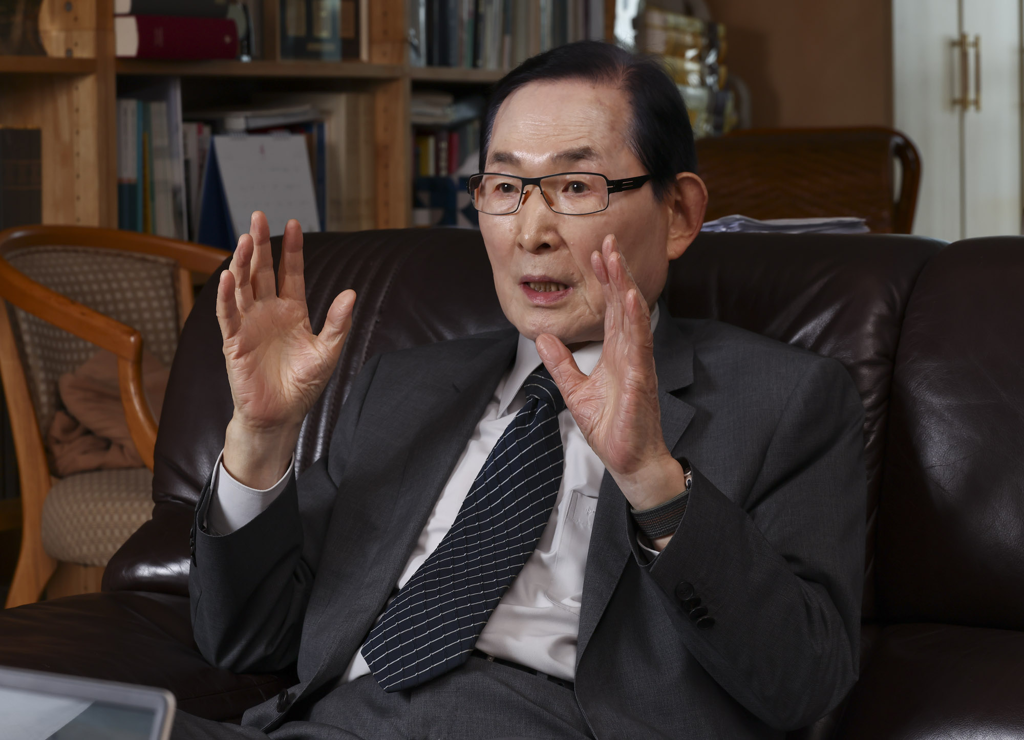 허영교수;허영경희대교수;허영법학전문대;허영법학학자;허영법;허영석좌교수