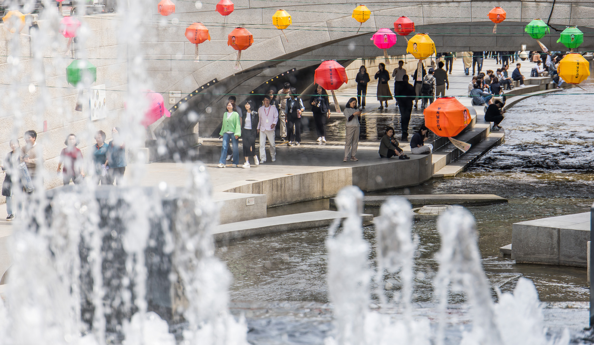 사회;세태;날씨스케치;봄스케치;부처님오신날;연등스케치;청계천;청계천연등스케치