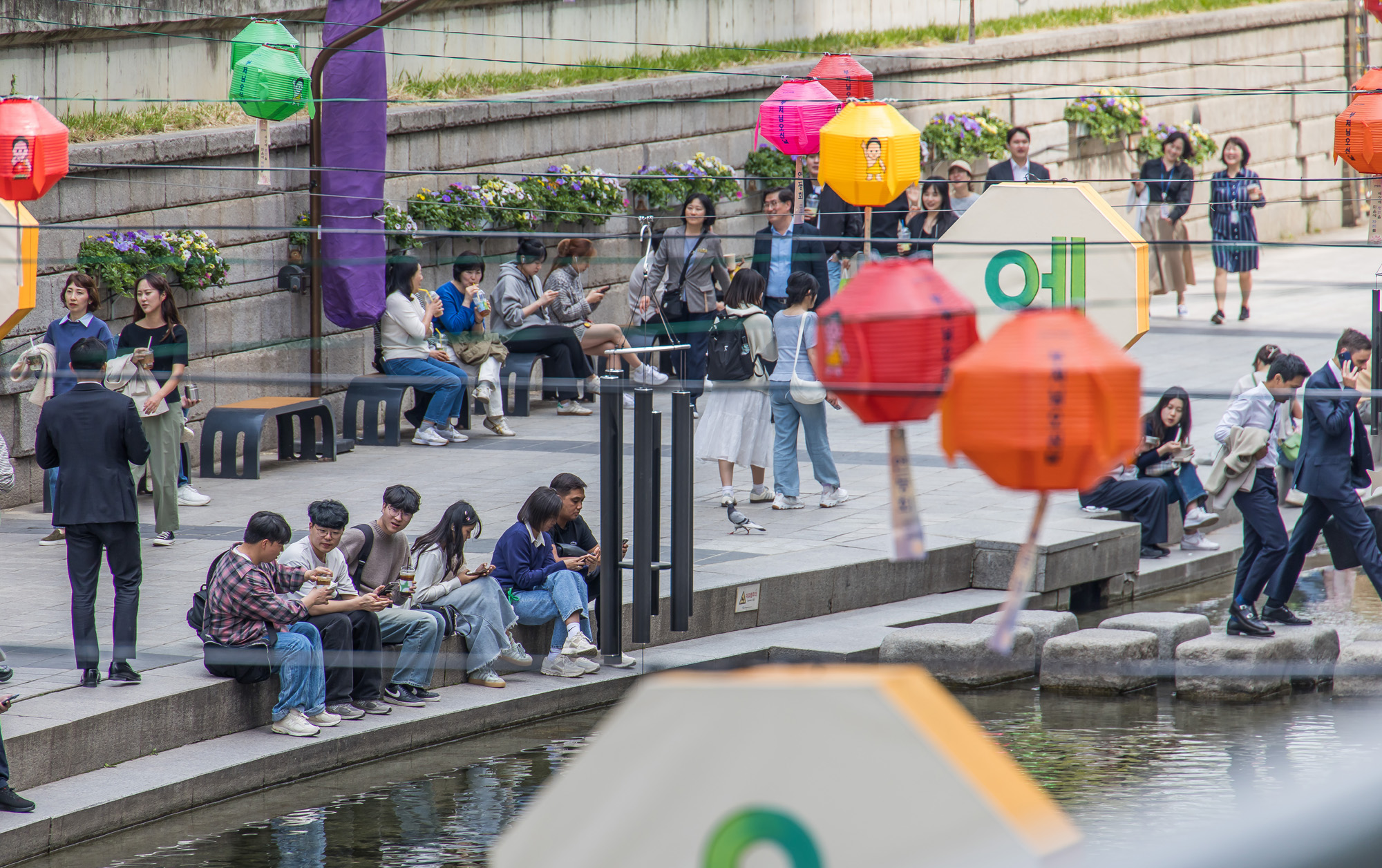 사회;세태;날씨스케치;봄스케치;부처님오신날;연등스케치;청계천;청계천연등스케치