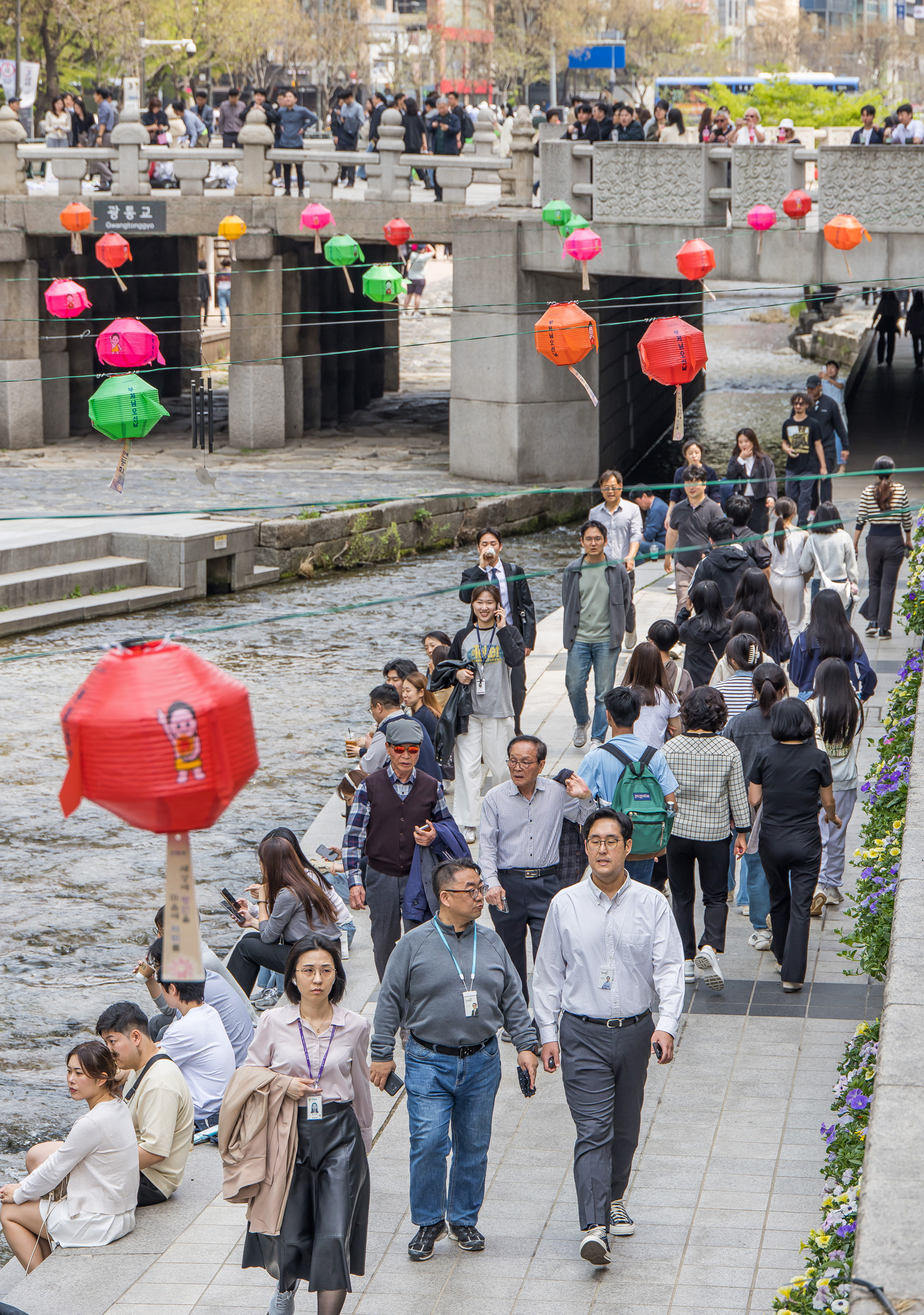 사회;세태;날씨스케치;봄스케치;부처님오신날;연등스케치;청계천;청계천연등스케치