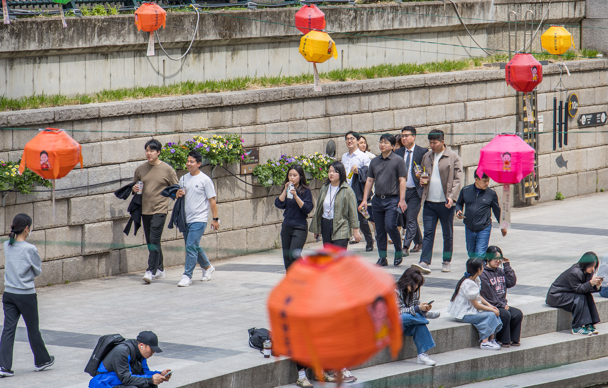 사회;세태;날씨스케치;봄스케치;부처님오신날;연등스케치;청계천;청계천연등스케치