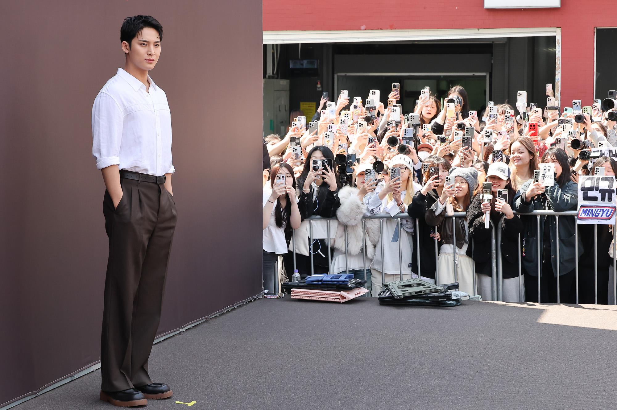 스니커즈 에너지 스테이션 팝업 세븐틴 민규