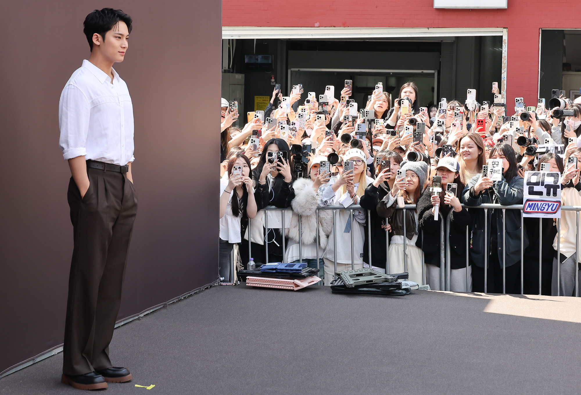 스니커즈 에너지 스테이션 팝업 세븐틴 민규