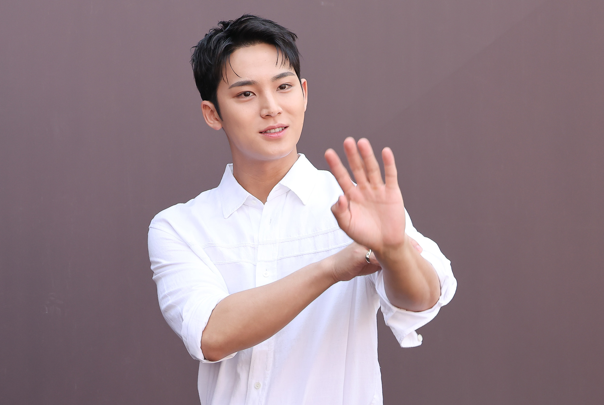 스니커즈 에너지 스테이션 팝업 세븐틴 민규