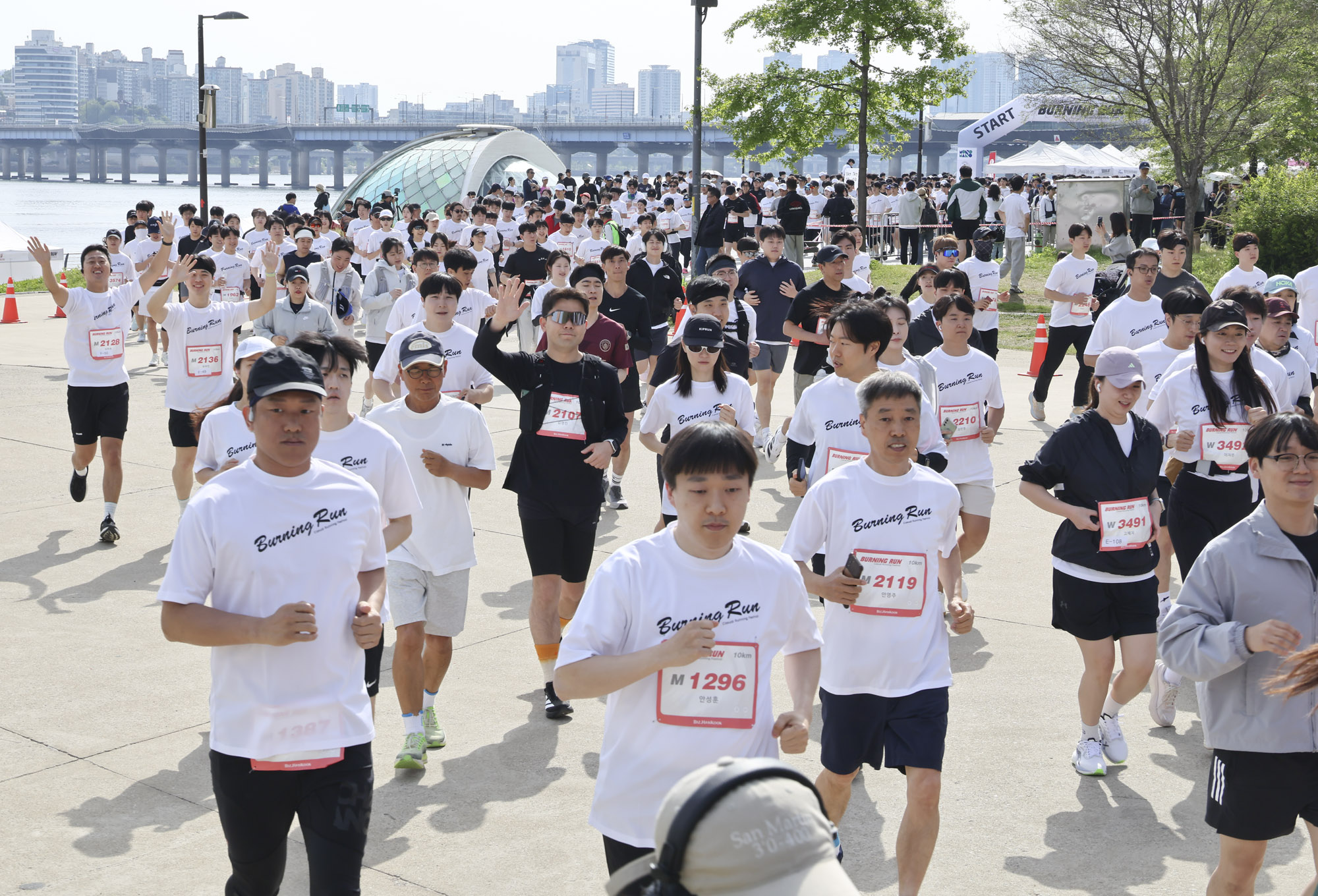 버닝런;버닝런2025;마라톤;비즈한국마라톤