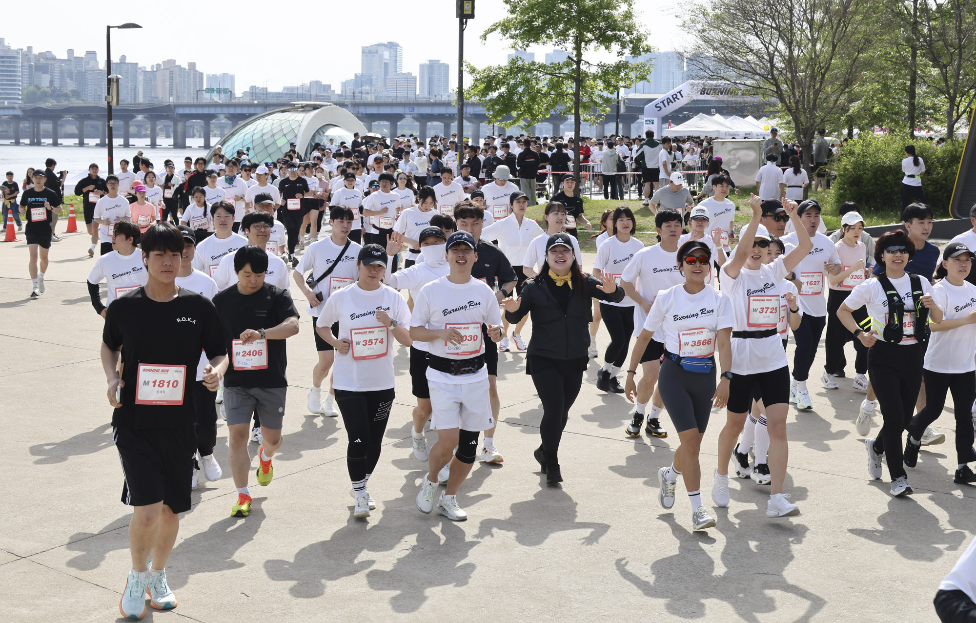 버닝런;버닝런2025;마라톤;비즈한국마라톤