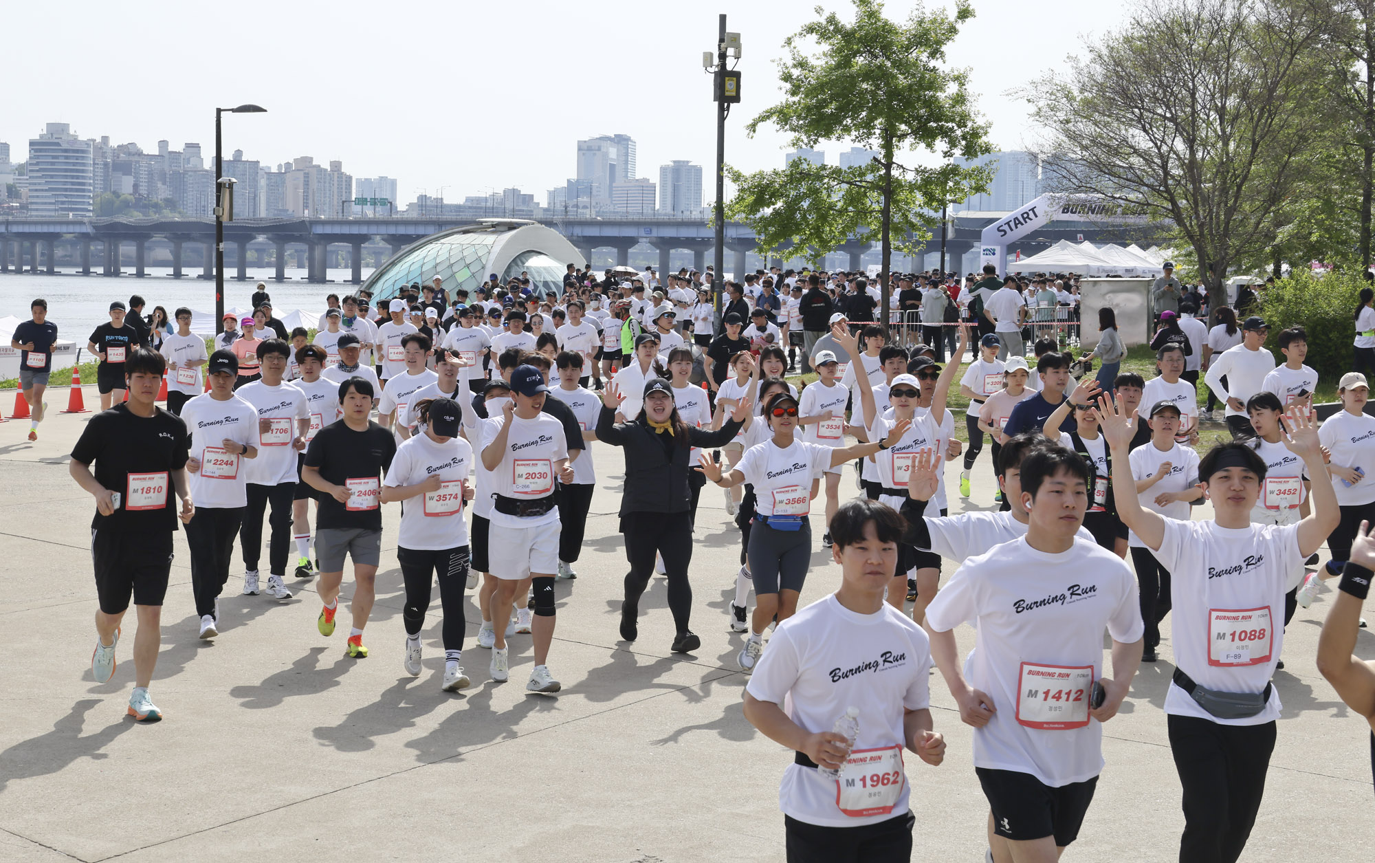 버닝런;버닝런2025;마라톤;비즈한국마라톤