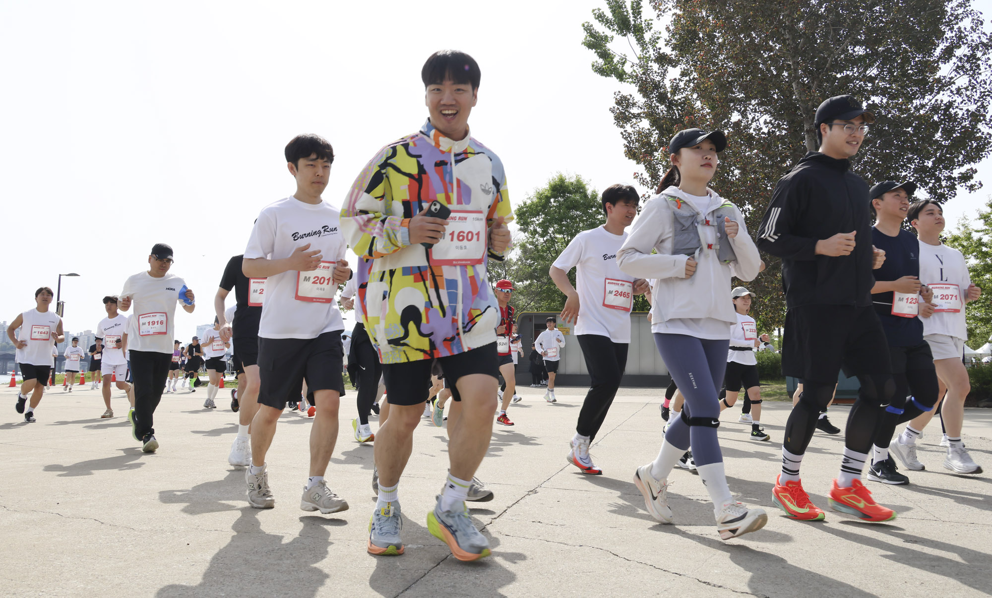 버닝런;버닝런2025;마라톤;비즈한국마라톤