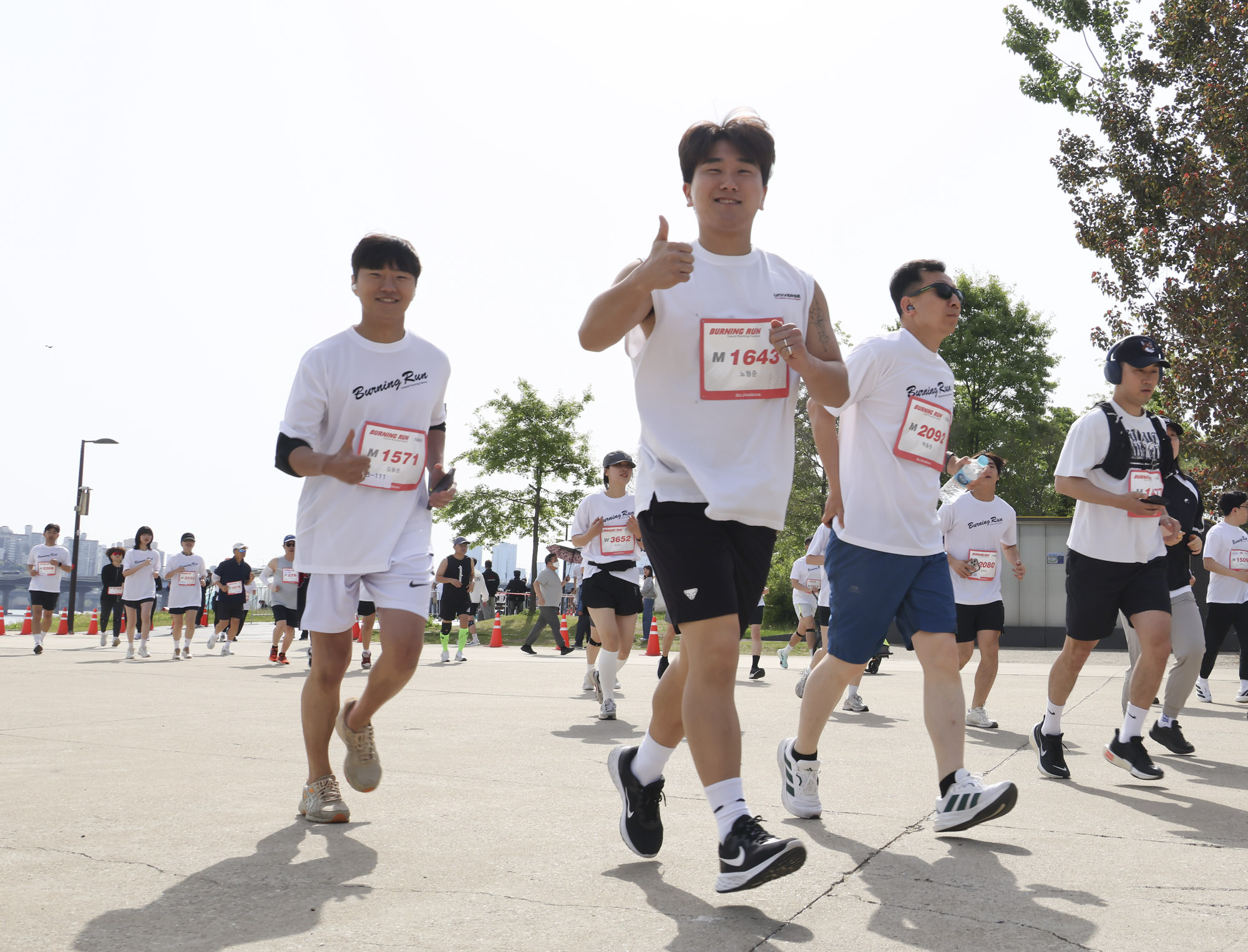 버닝런;버닝런2025;마라톤;비즈한국마라톤