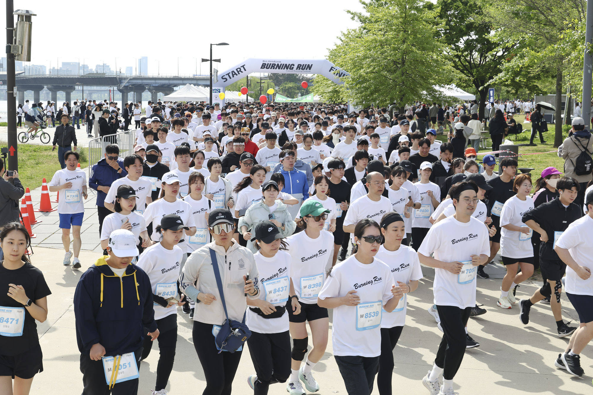 버닝런;버닝런2025;마라톤;비즈한국마라톤