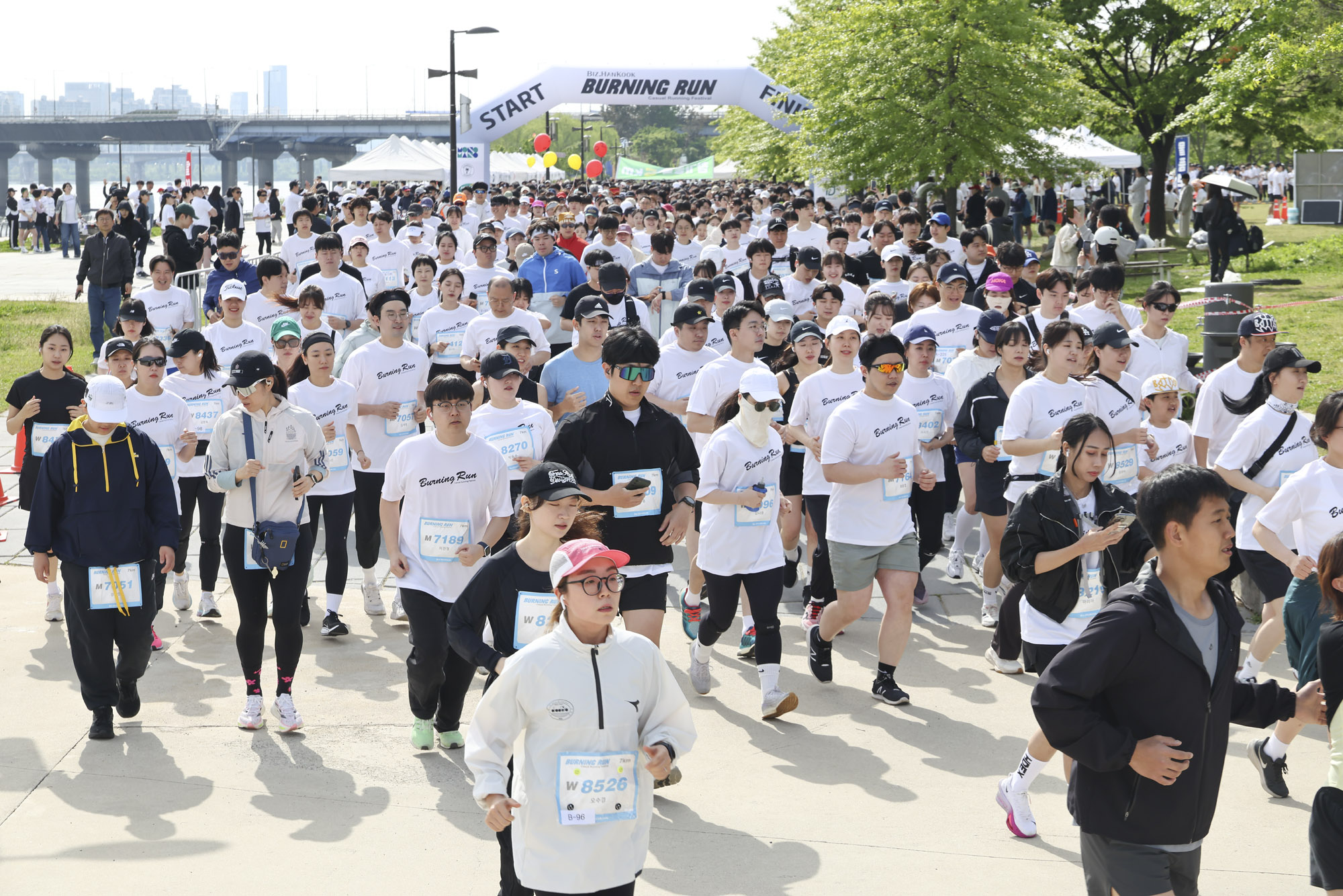 버닝런;버닝런2025;마라톤;비즈한국마라톤