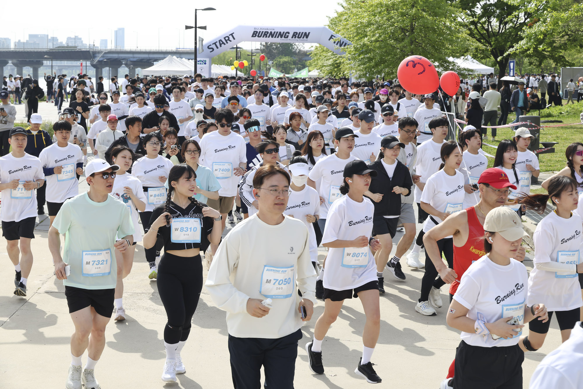 버닝런;버닝런2025;마라톤;비즈한국마라톤