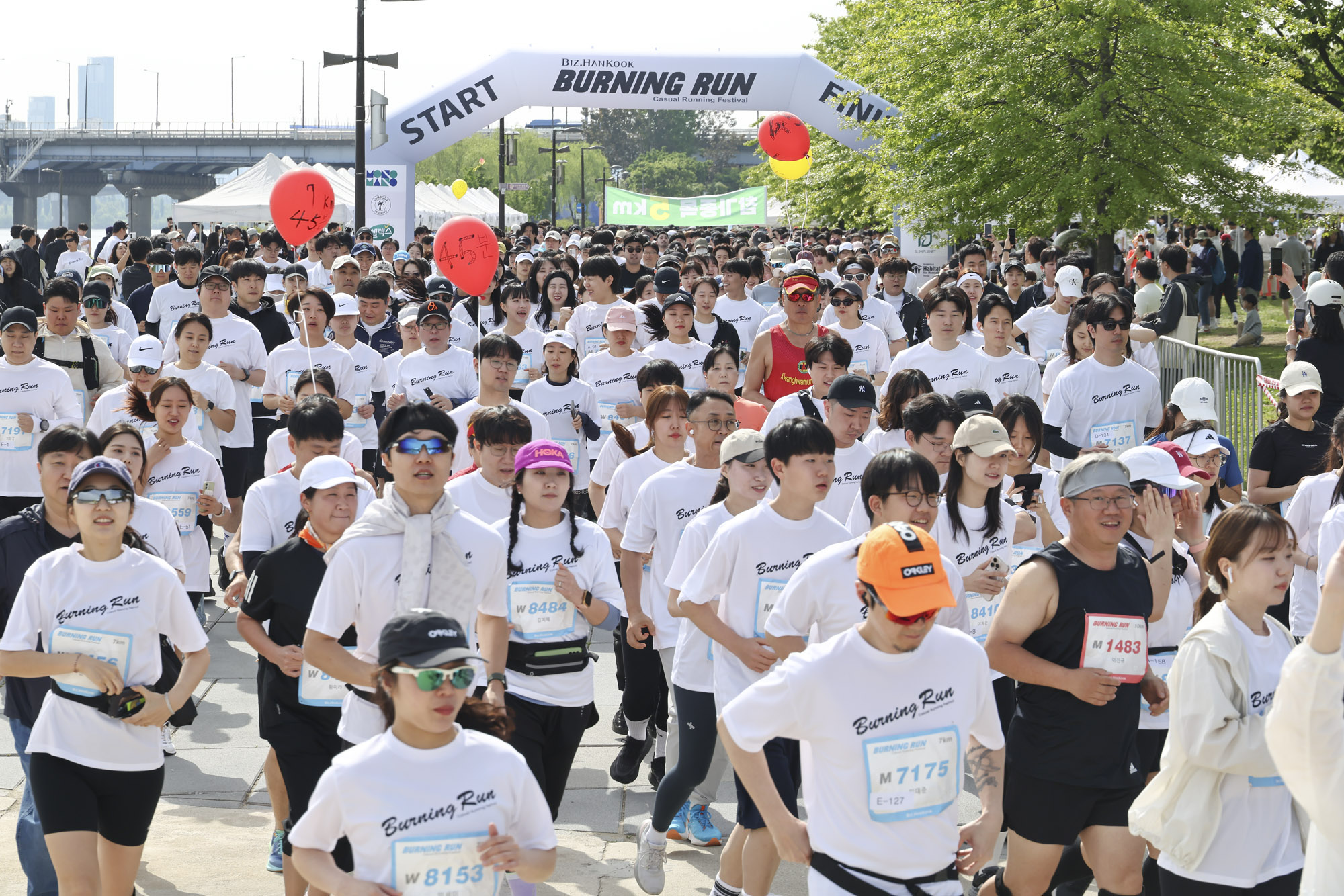 버닝런;버닝런2025;마라톤;비즈한국마라톤