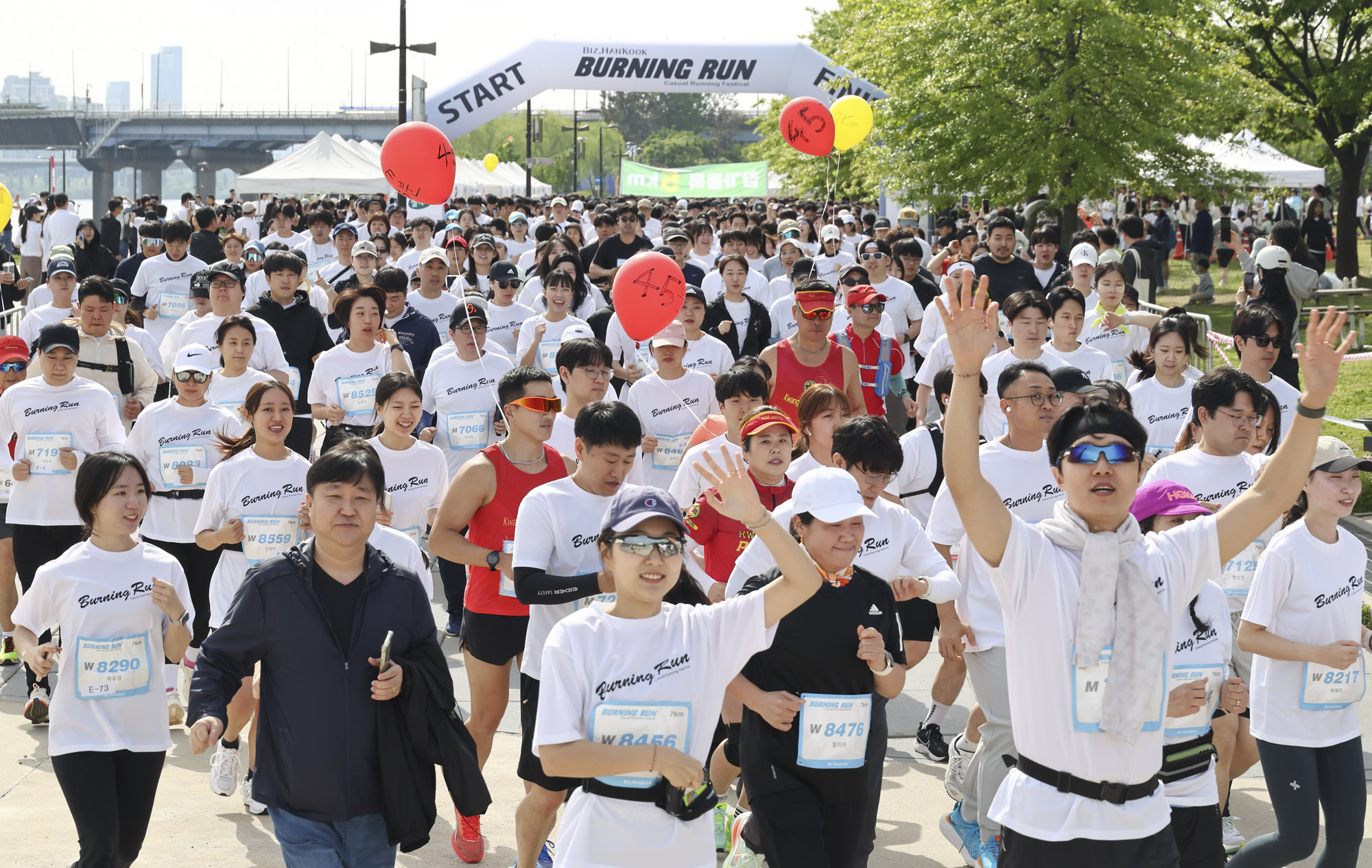 버닝런;버닝런2025;마라톤;비즈한국마라톤