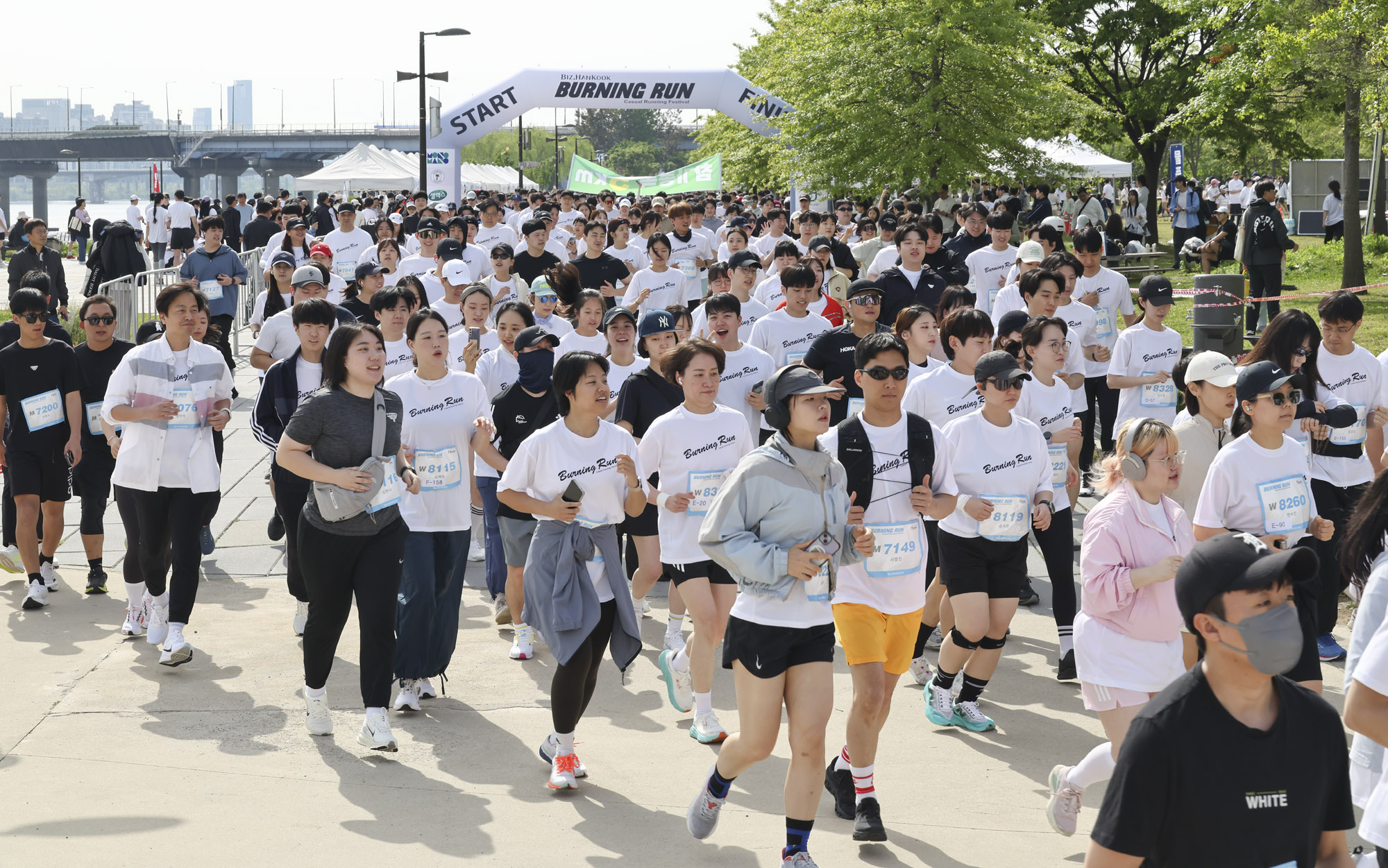 버닝런;버닝런2025;마라톤;비즈한국마라톤