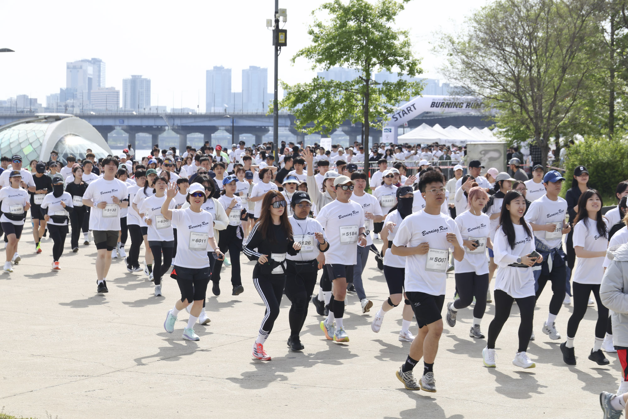 버닝런;버닝런2025;마라톤;비즈한국마라톤