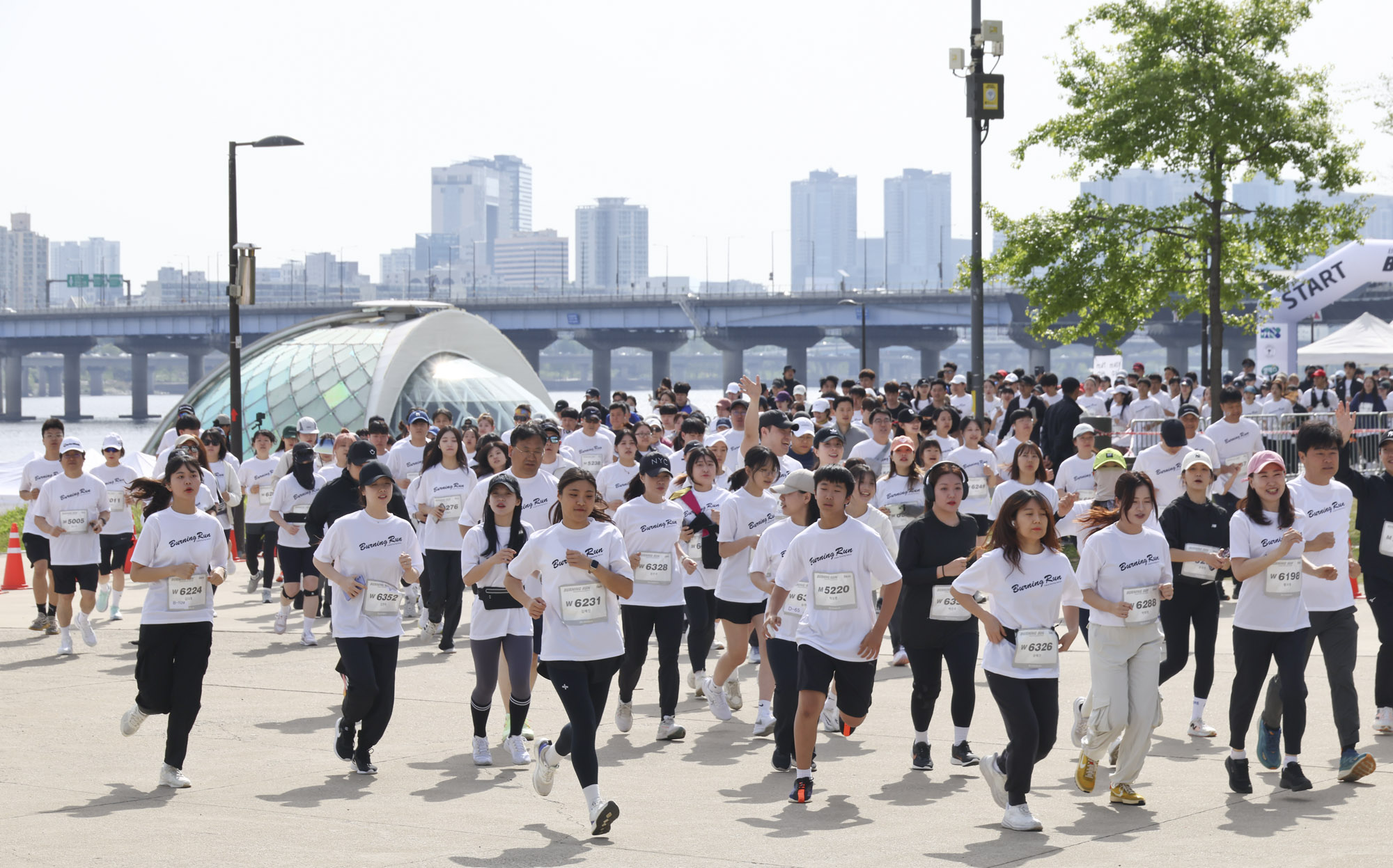 버닝런;버닝런2025;마라톤;비즈한국마라톤