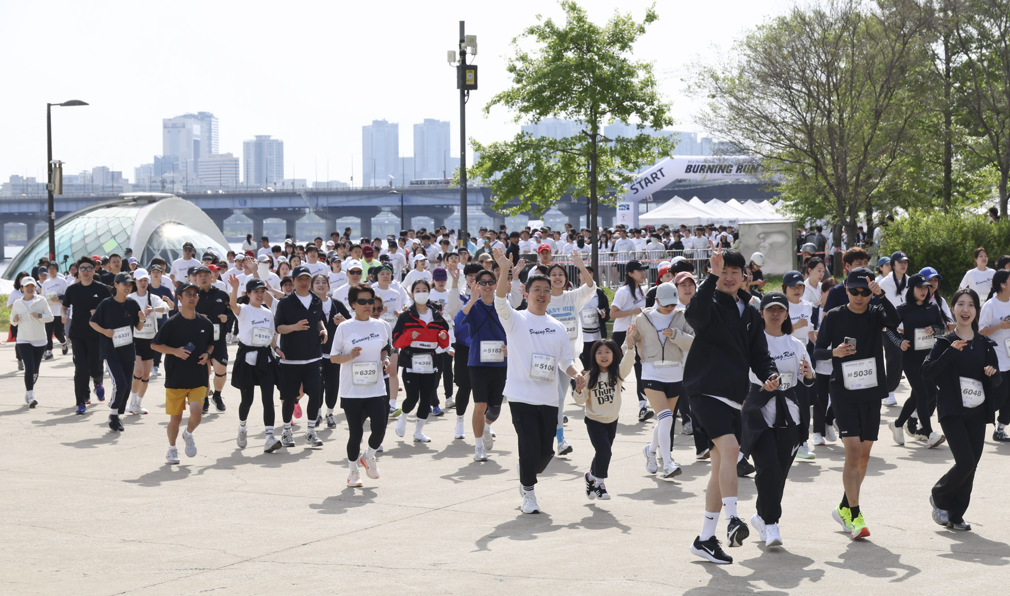 버닝런;버닝런2025;마라톤;비즈한국마라톤