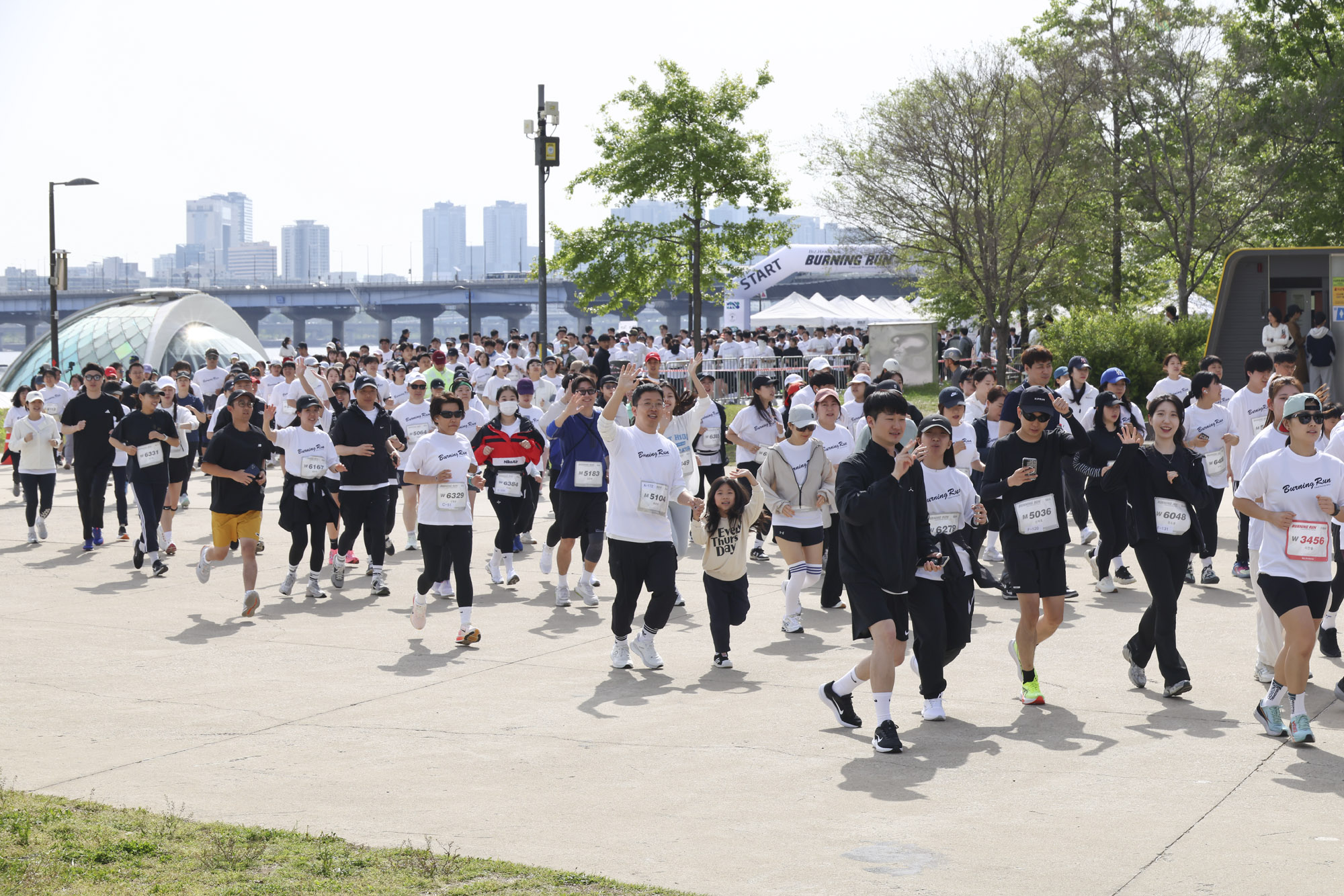 버닝런;버닝런2025;마라톤;비즈한국마라톤