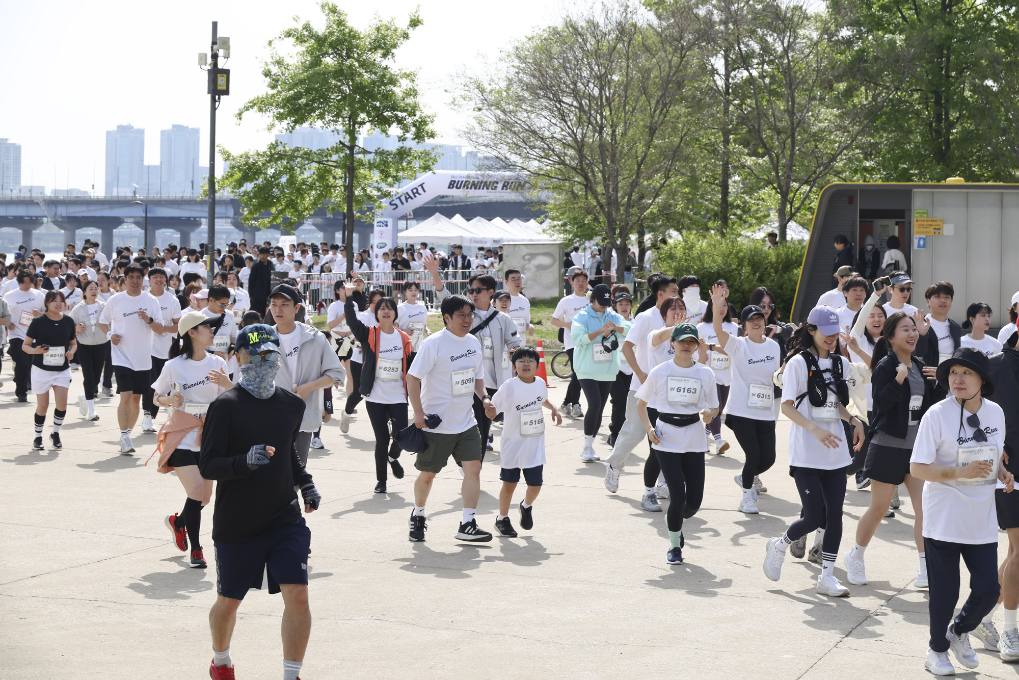 버닝런;버닝런2025;마라톤;비즈한국마라톤