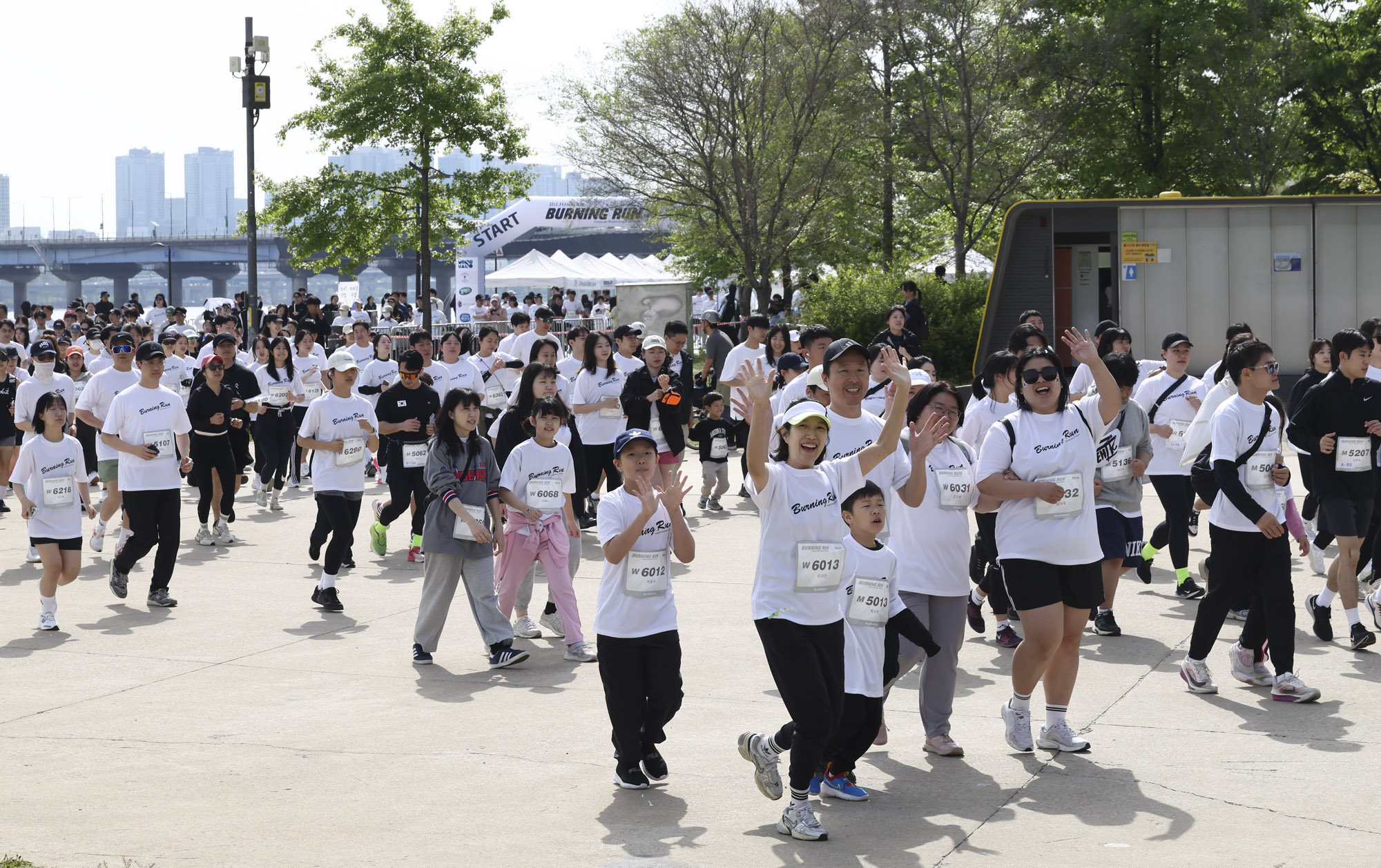 버닝런;버닝런2025;마라톤;비즈한국마라톤